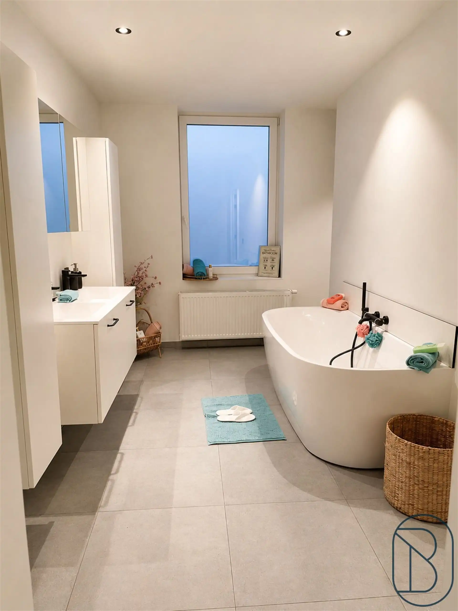 Volledig gerenoveerde woning met 3slpk, tuin en uitweg! foto 11