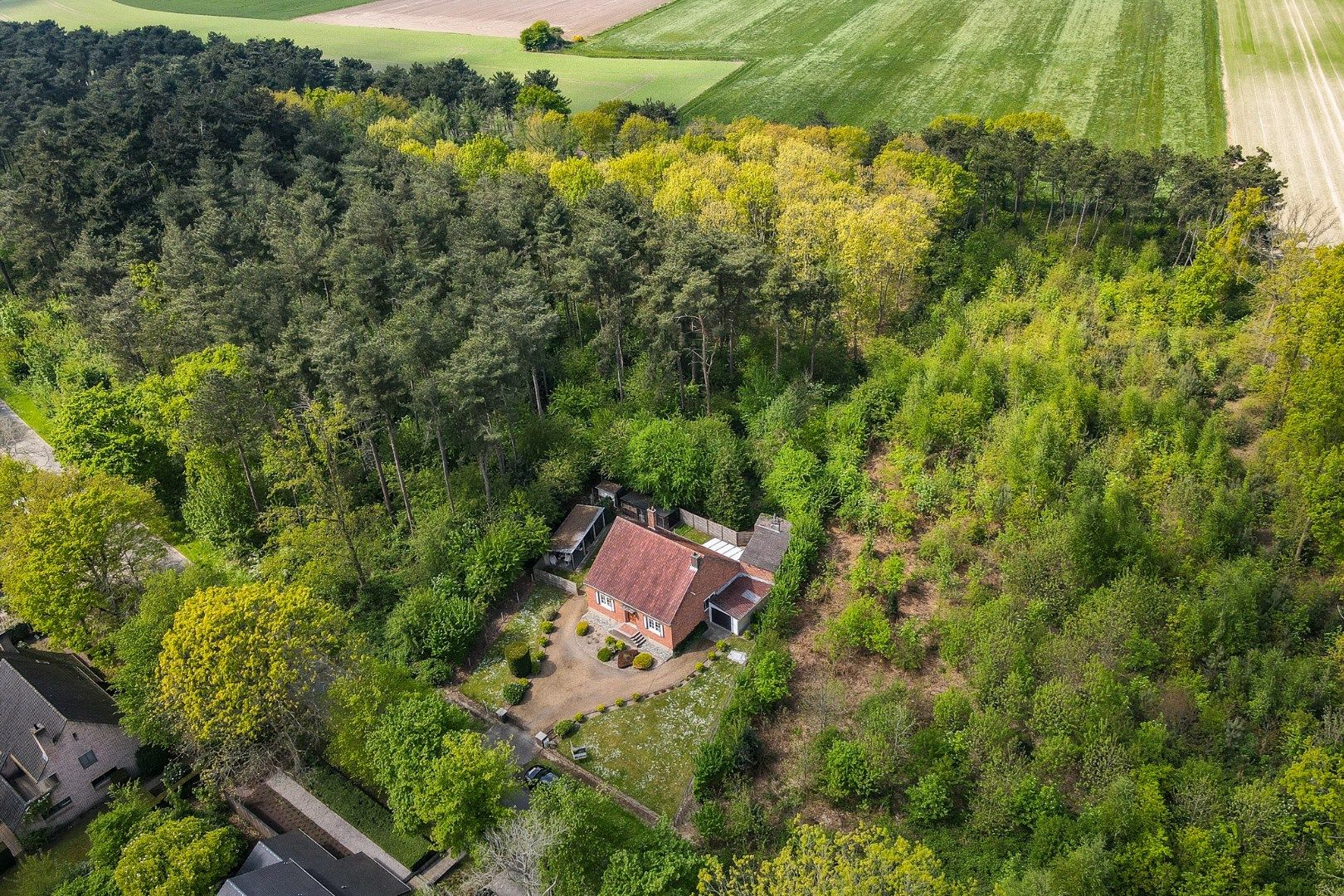 Hoofdfoto van de publicatie: Uitzonderlijke woning op 800 m² in het prachtige Varsenare!