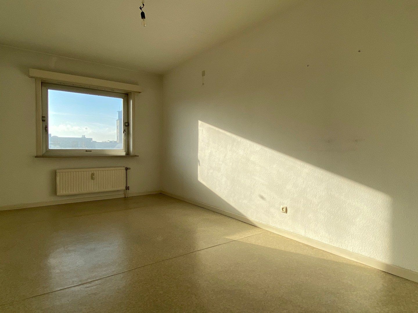 Appartement met 2 slaapkamers en staanplaats op de markt van Harelbeke  foto 6