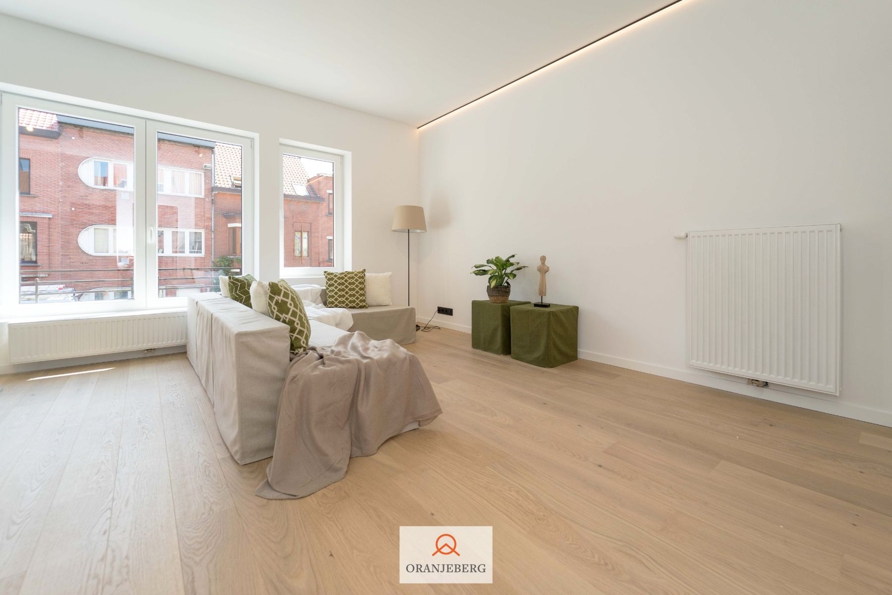 Lichtrijk en gerenoveerd 2 slpk appartement met terras foto 5