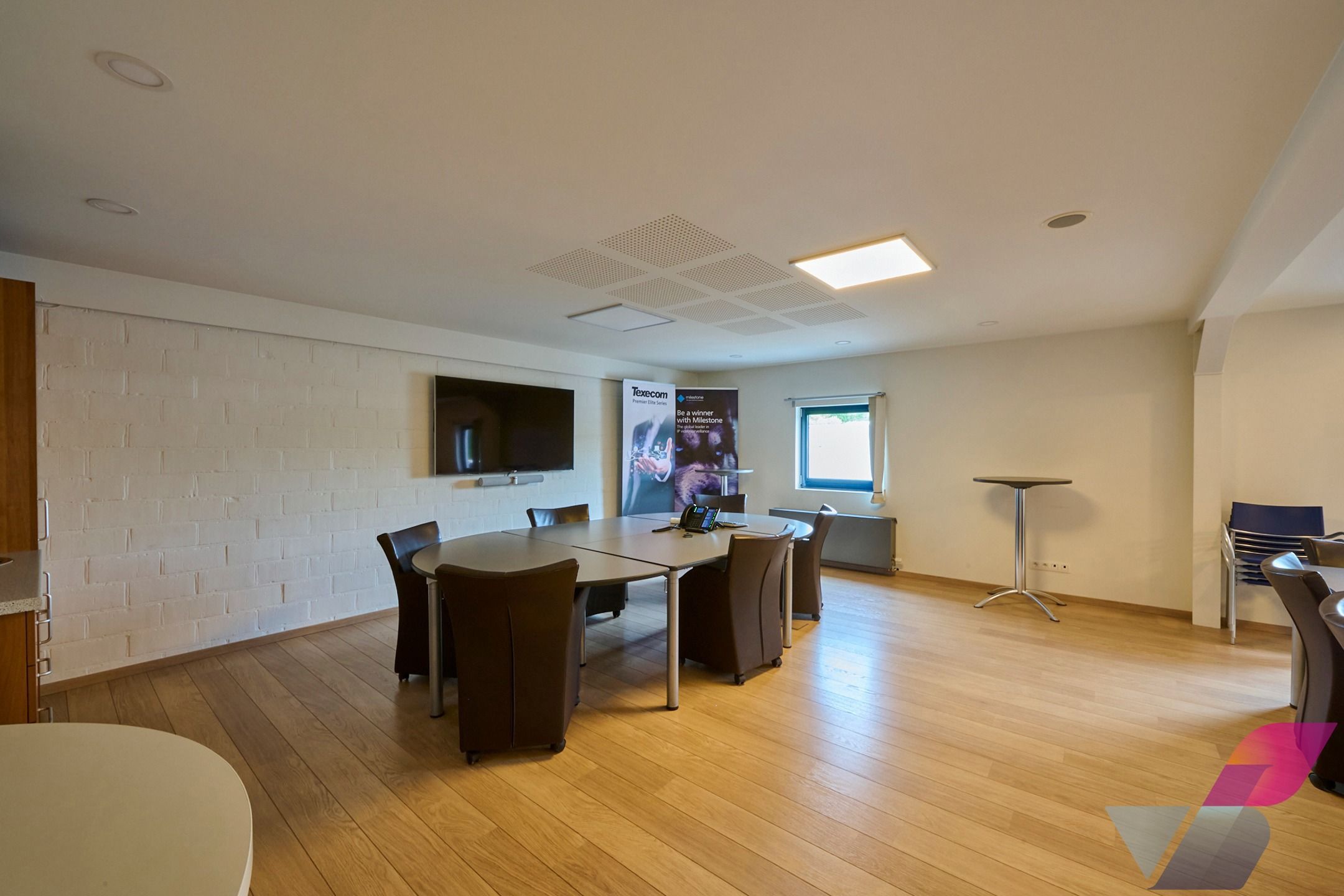 MULTIFUNCTIONEEL GEBOUW OP MOOIE ZICHTLOCATIE foto 14