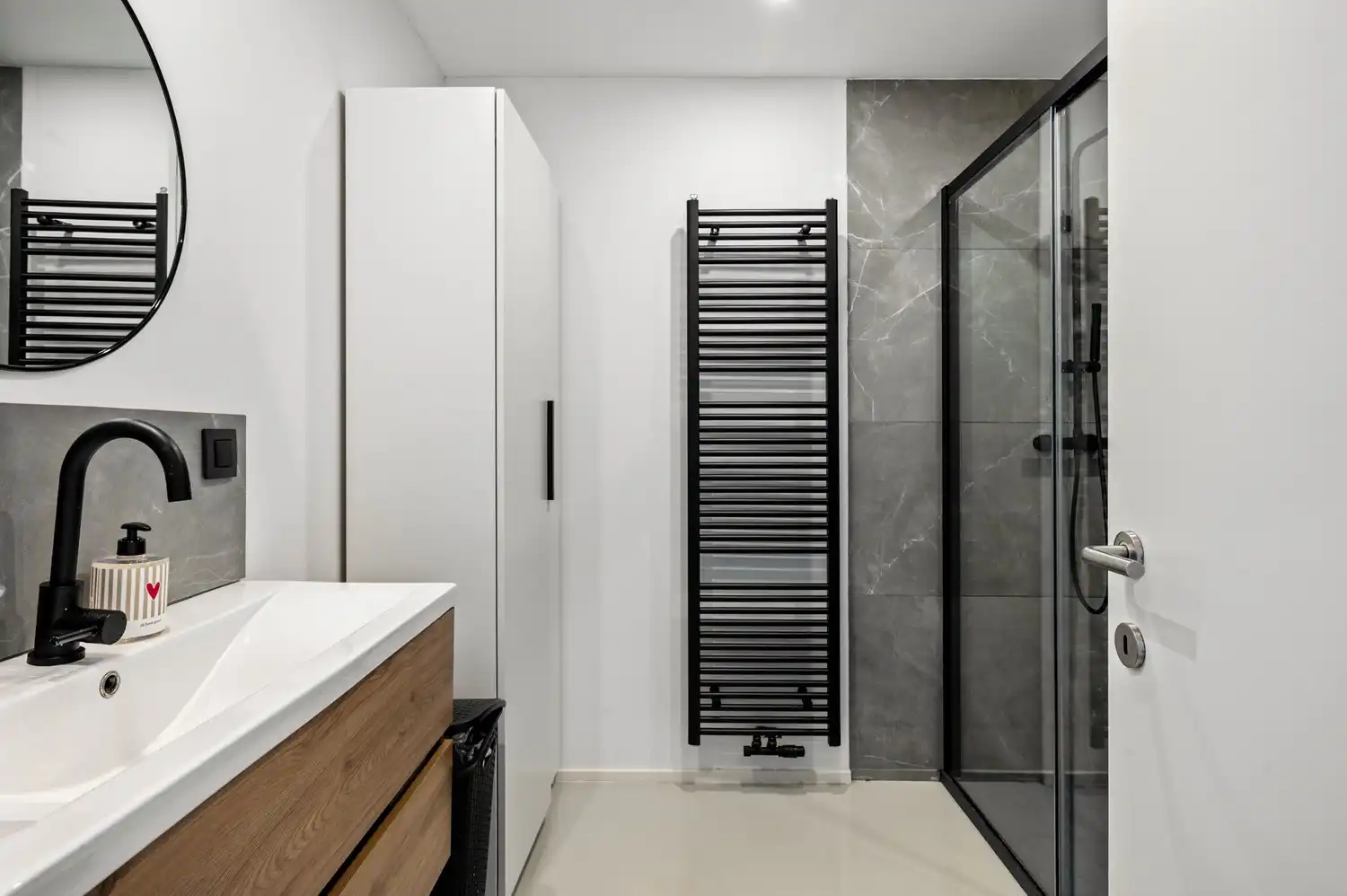 Ruim instapklaar appartement met 2 slaapkamers en terras op centrale ligging in Kapellen foto 9