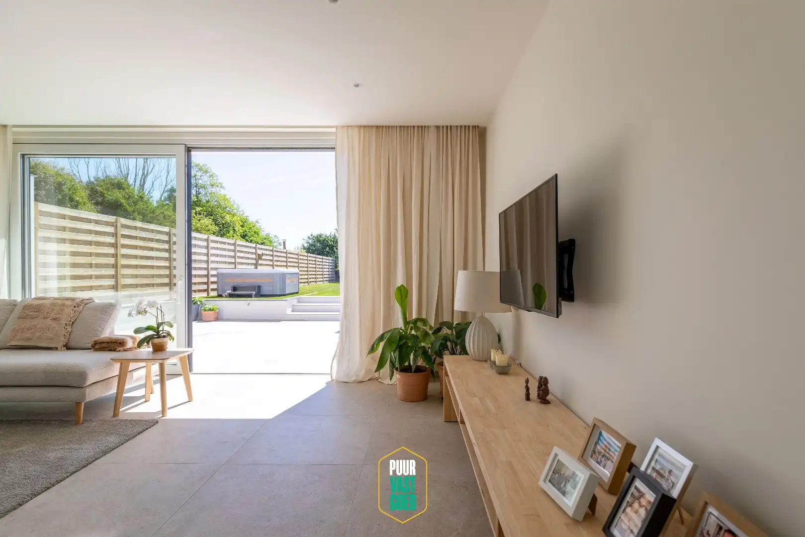 Prachtige, compleet gerenoveerde, zonnige woning met tuin foto 9