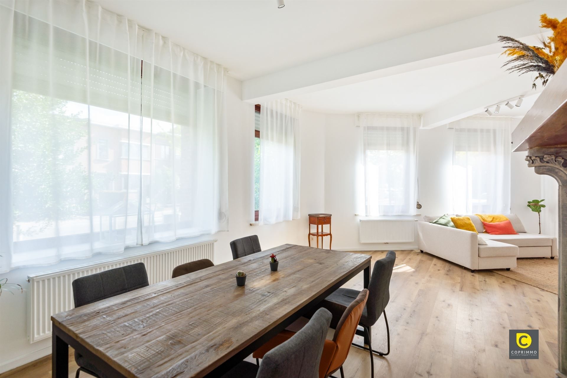 Gerenoveerde hoekwoning met tuin en garage vlakbij de Hobokense Polder! foto 2
