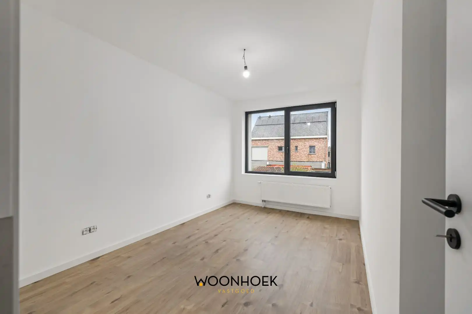 Gerenoveerde, 6-slpk woning, zonnige tuin en 2 bdkms te Sint-Niklaas! foto 14