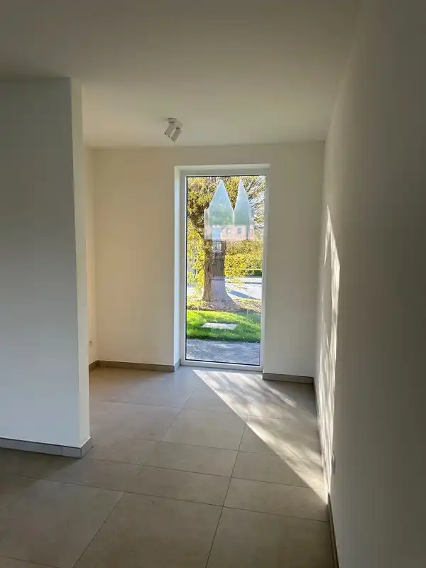 Volledig afgewerkte halfopen nieuwbouwwoning foto 8