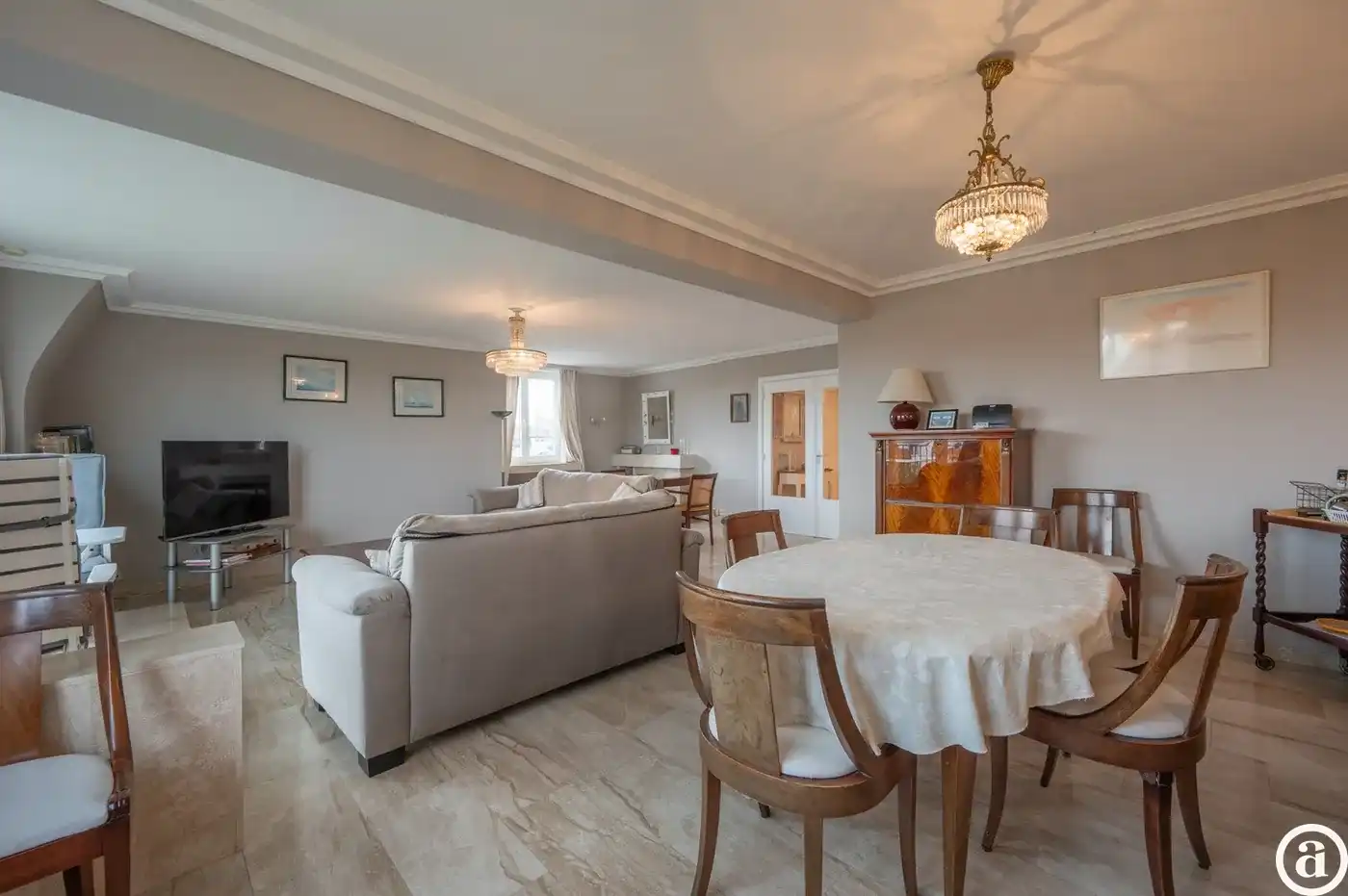 Hoekappartement van 130 m² gelegen in een villa residentie te Zoute foto 4