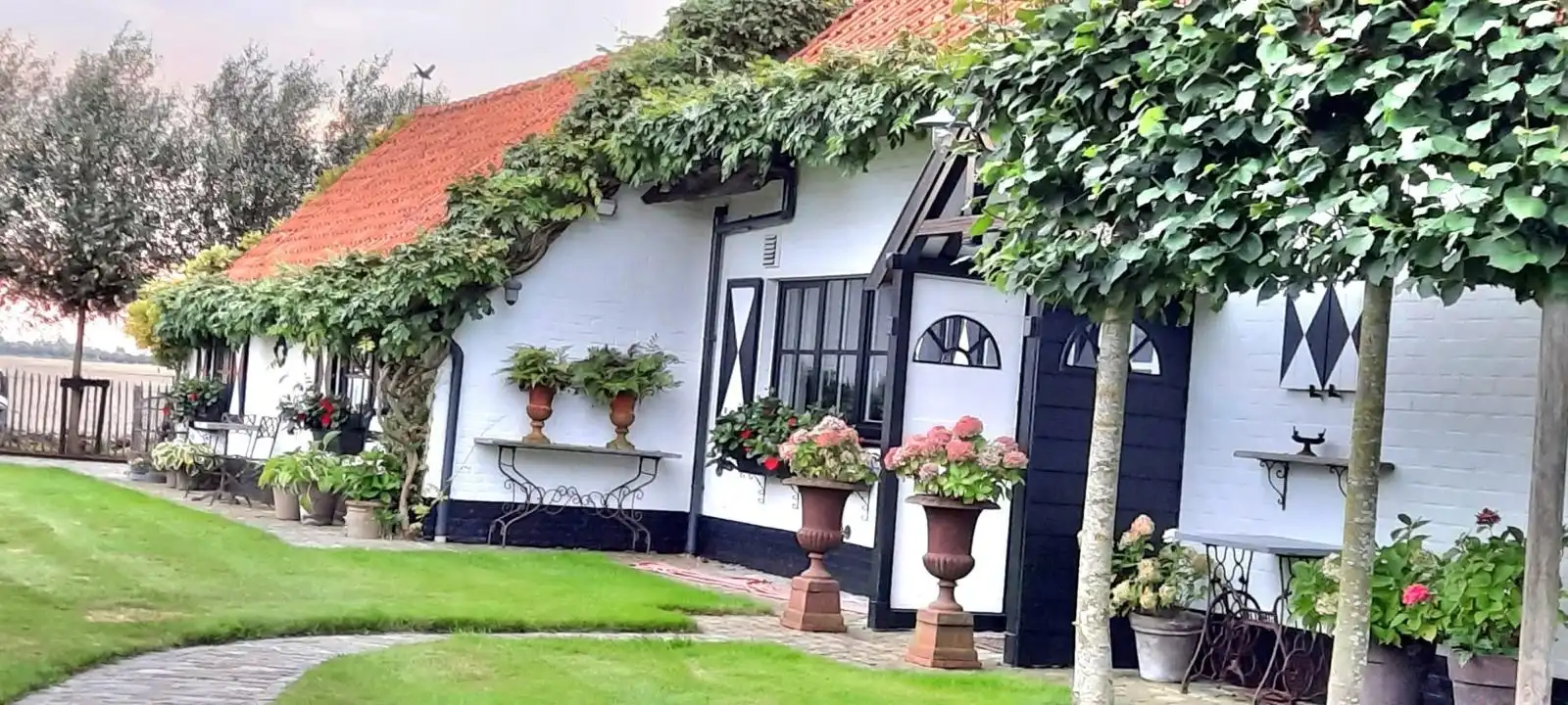 Prachtig gerenoveerd landhuis met open zicht op de velden  foto 30