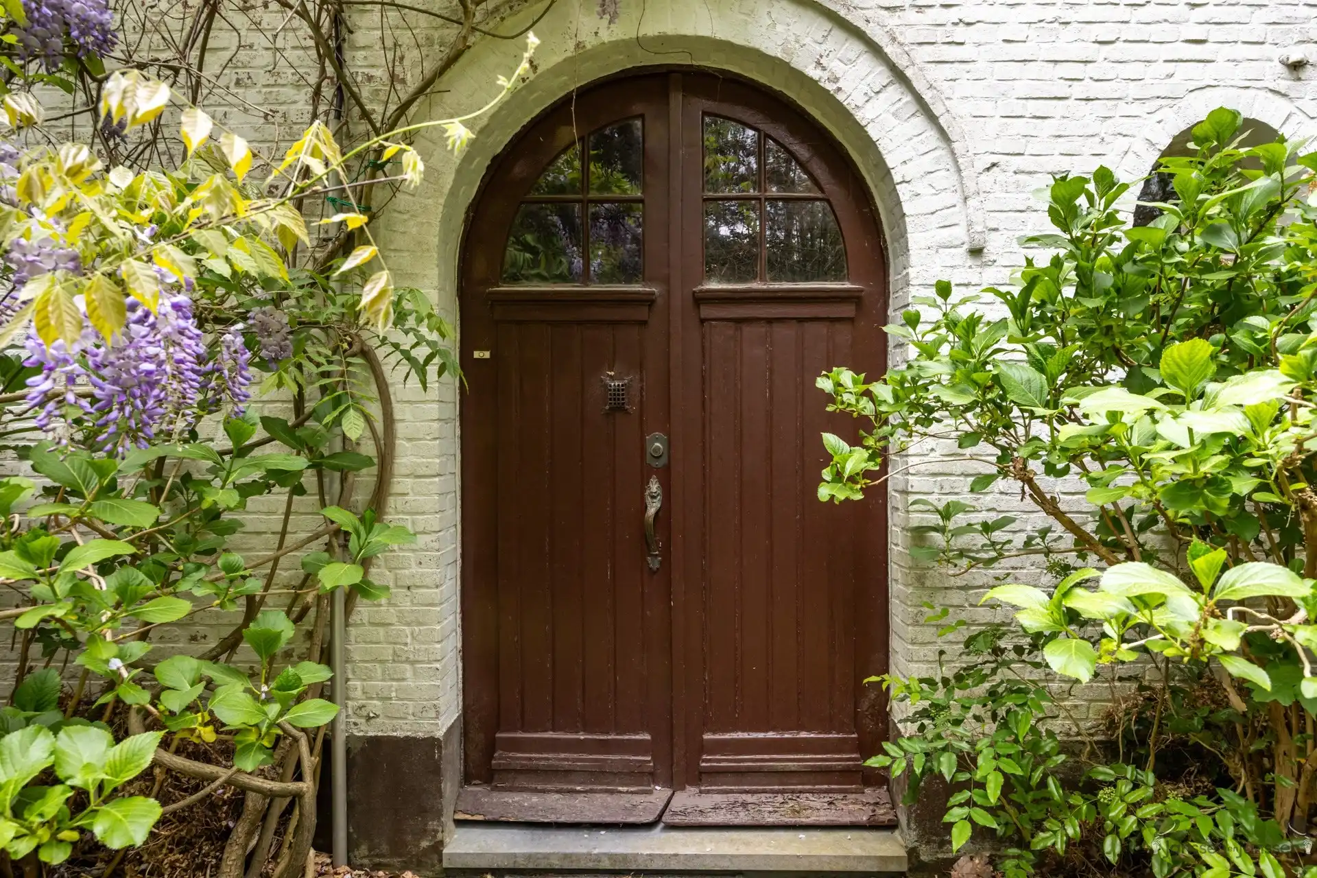 Karaktervolle cottage-villa op een royaal perceel van 8.603 m² in Kapellenbos. foto 2