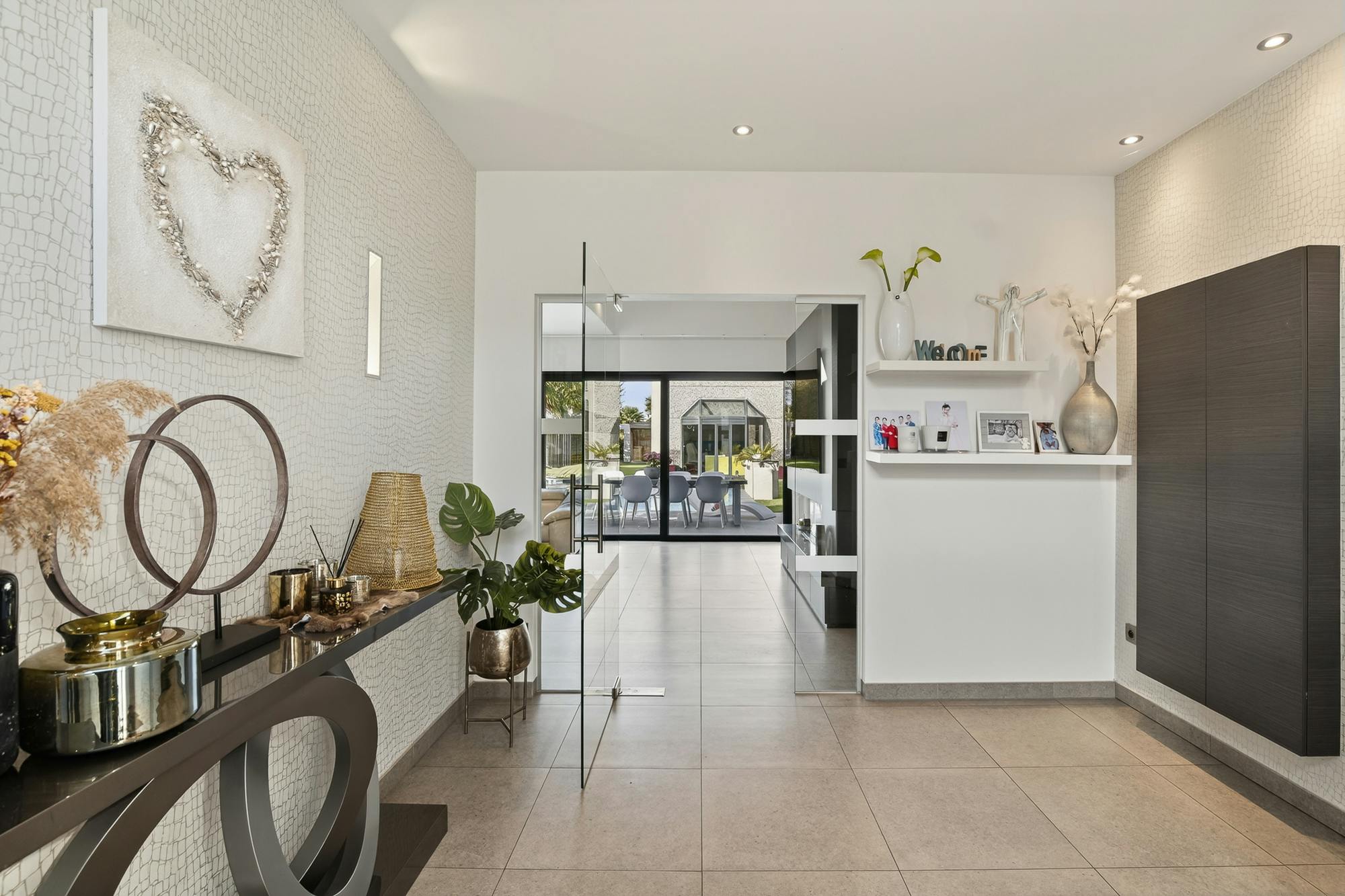 Luxe villa met exclusieve tuin en magazijn in KMO-zone foto 4