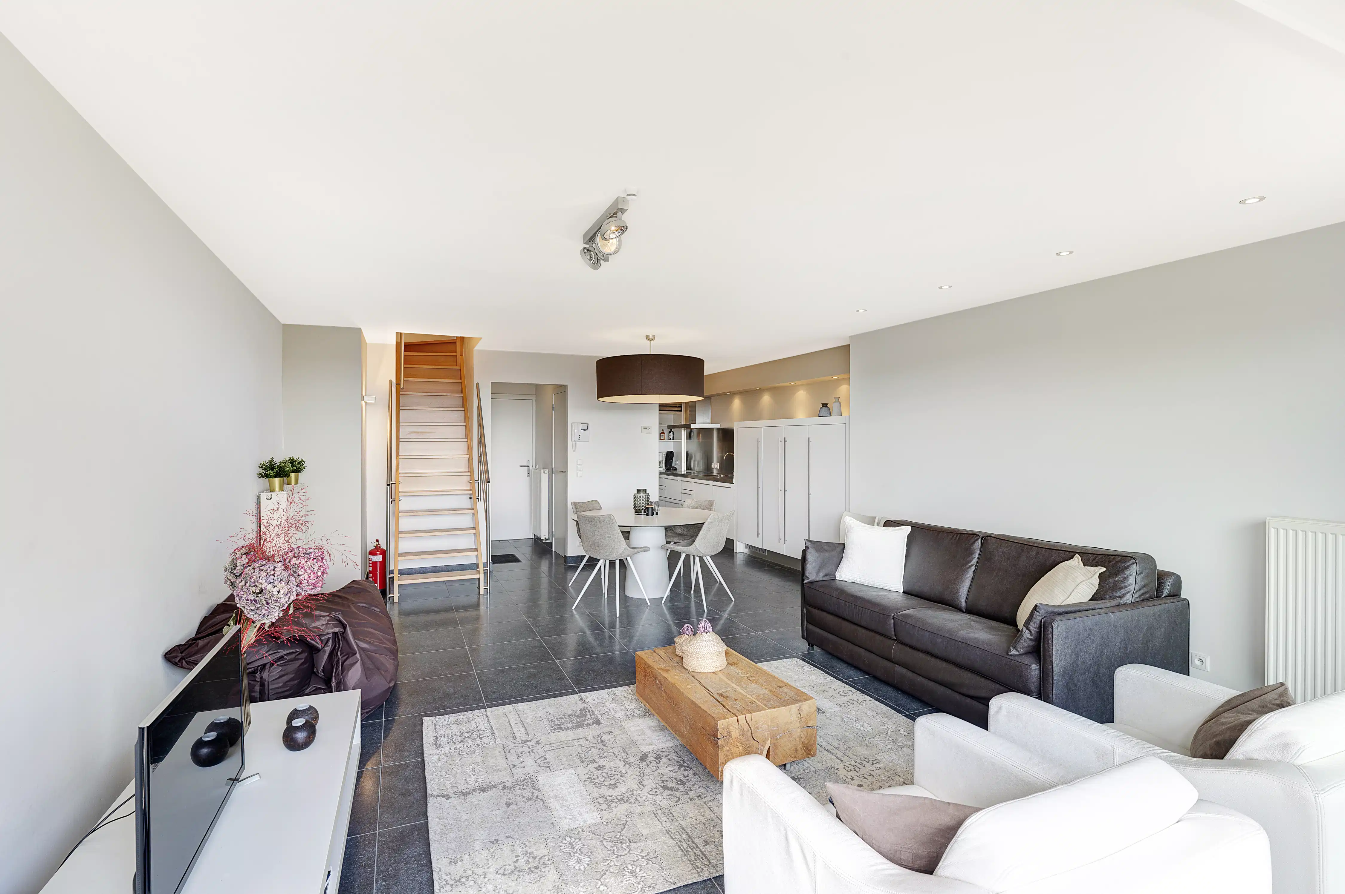Ruim Duplex appartement op enkele passen van de Zeedijk te Duinbergen foto 10