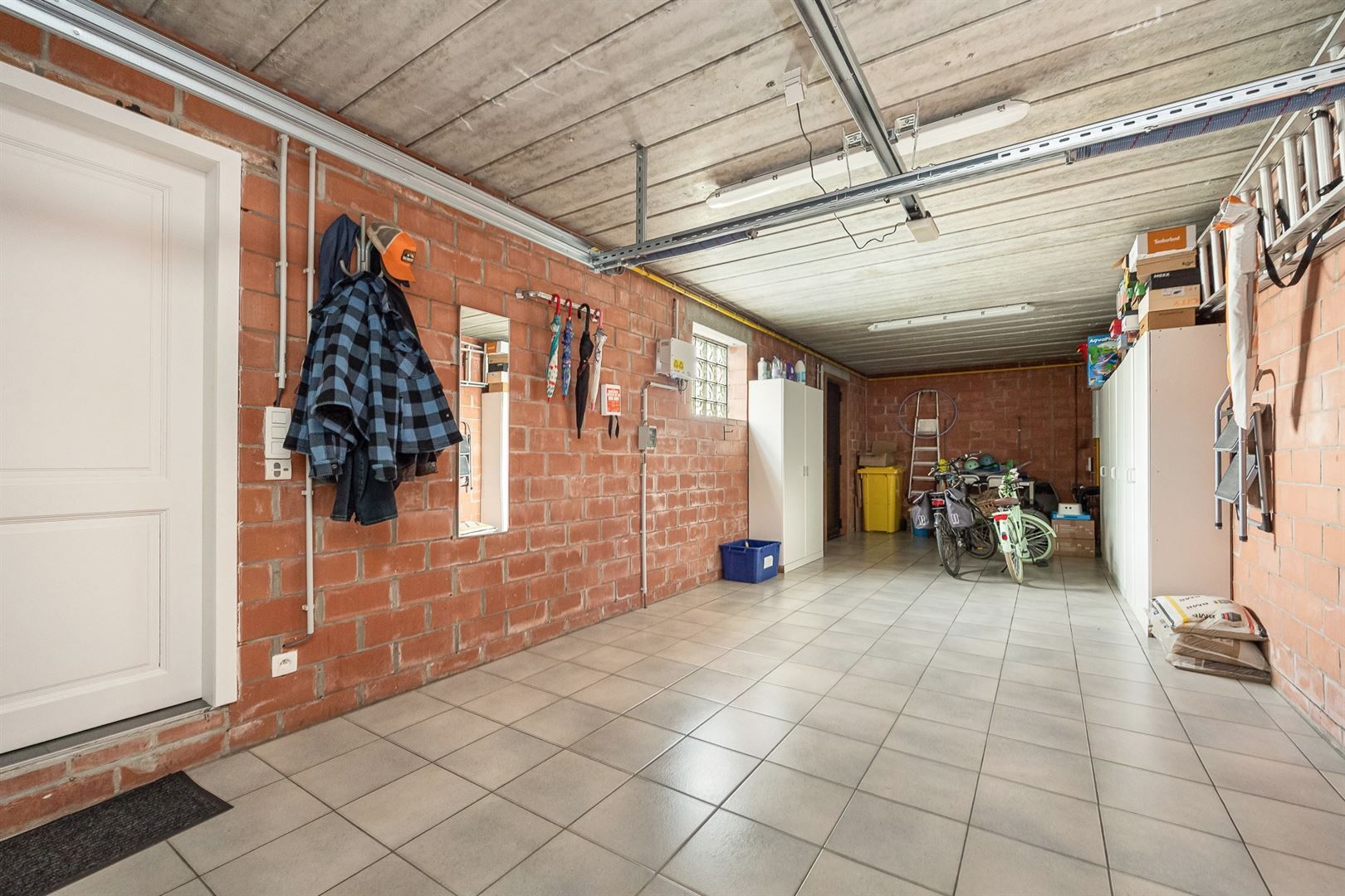 Ruime en sfeervolle OB te Heist-centrum! foto 25