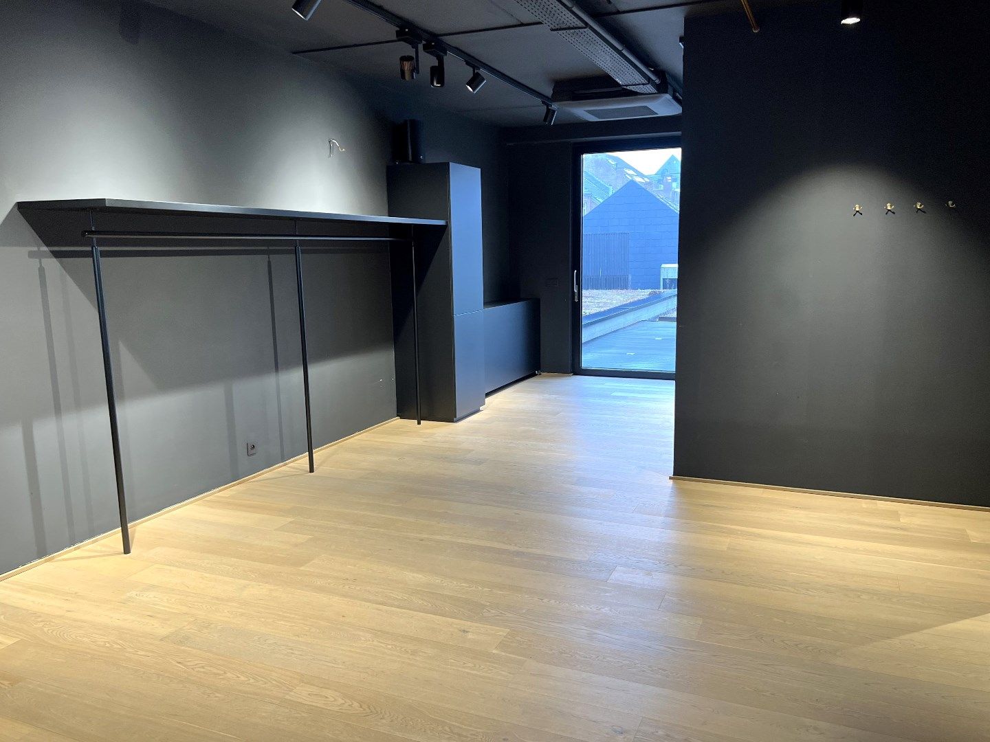 Ruim, modern Handelspand te huur in het centrum van Diest foto 12