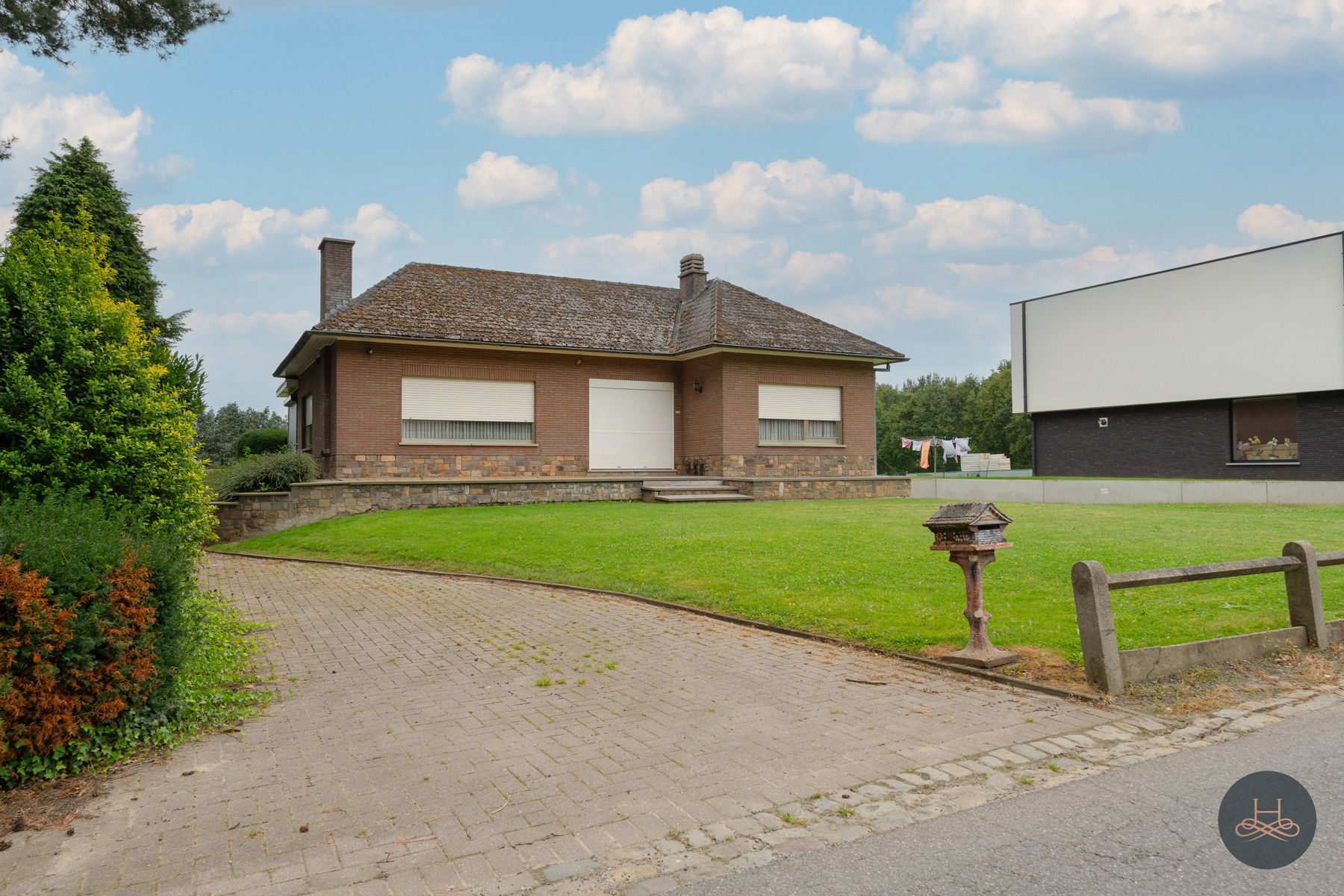 Prachtig gelegen woonst met ruime kelder/garage foto 1