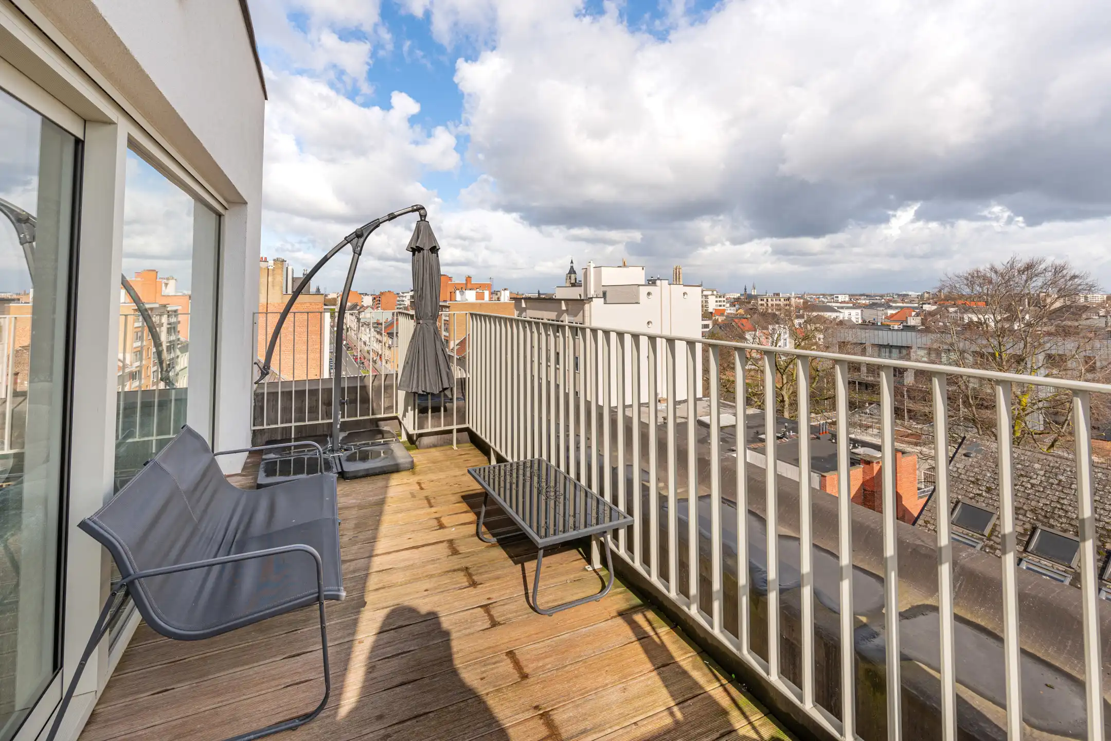 Knappe penthouse met terras en prachtig uitzicht foto 4
