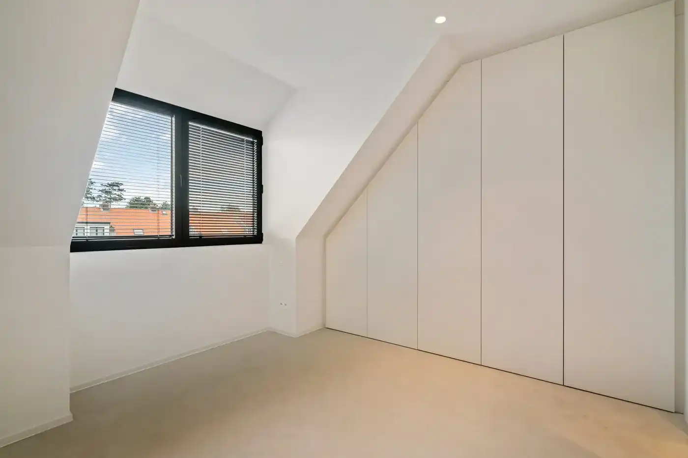 Instapklare en fijn afgewerkte nieuwbouwwoning met 4 slaapkamers nabij het centrum en de markt van Knokke. foto 13