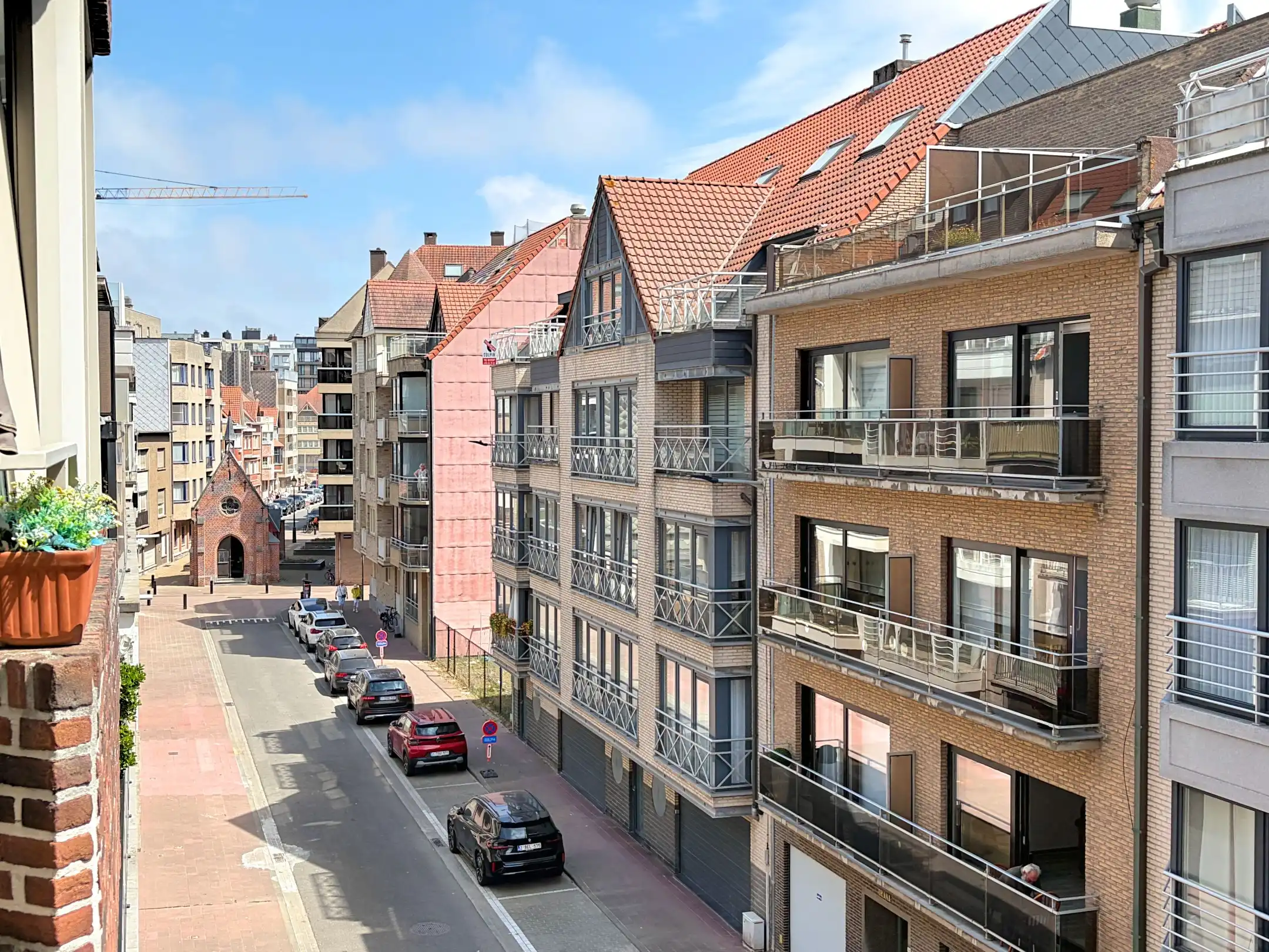 Instapklaar appartement net achter de Zeedijk van Heist foto 4
