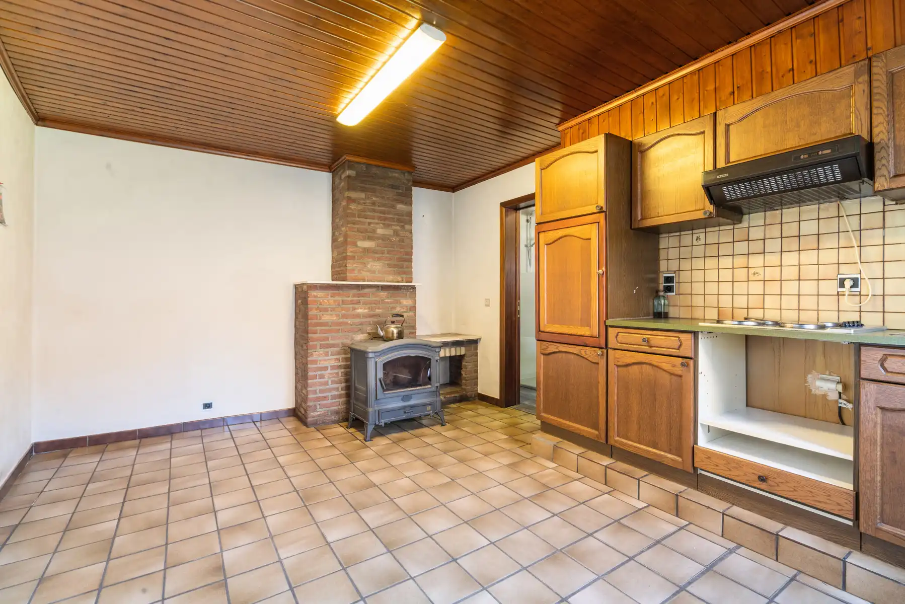 Woning met 4 slaapkamers, garage en tuin foto 5