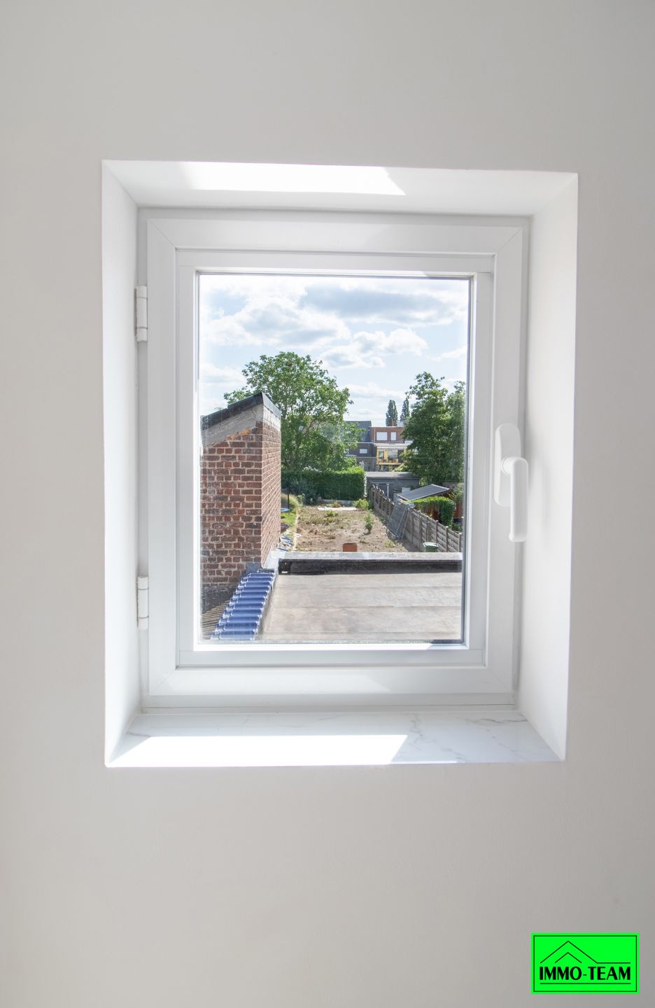 Volledig gerenoveerde woning met 3 slaapkamers nabij centrum foto 8