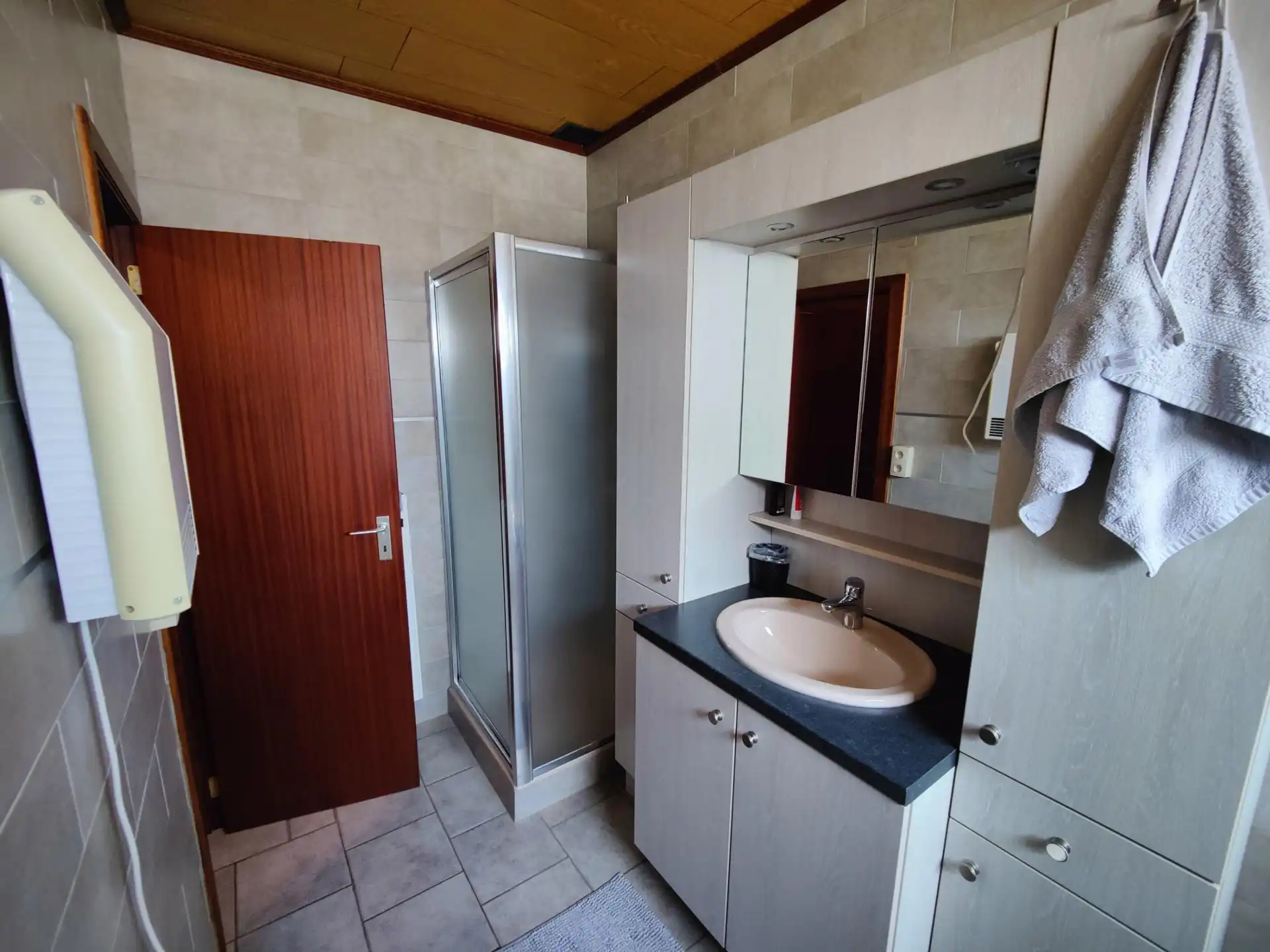 Ruim, gelijkvloers appartement met 2 slaapkamers & terras foto 9
