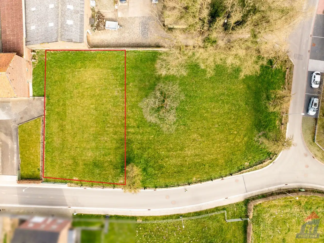 Gunstig gelegen bouwgrond (OB - 6a 43ca) op 5 minuten van de op- en afrit van de E40 foto {{pictureIndex}}