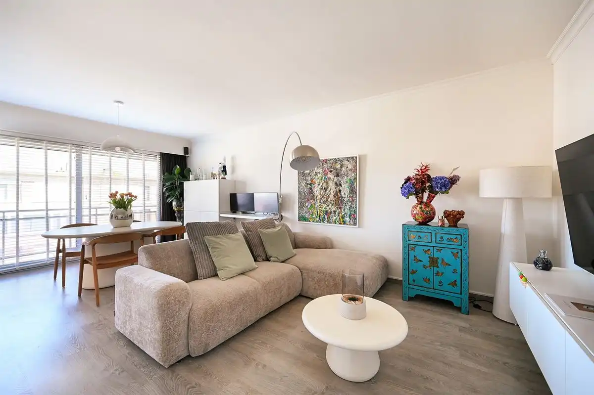 Top gerenoveerd appartement incl garage foto {{pictureIndex}}