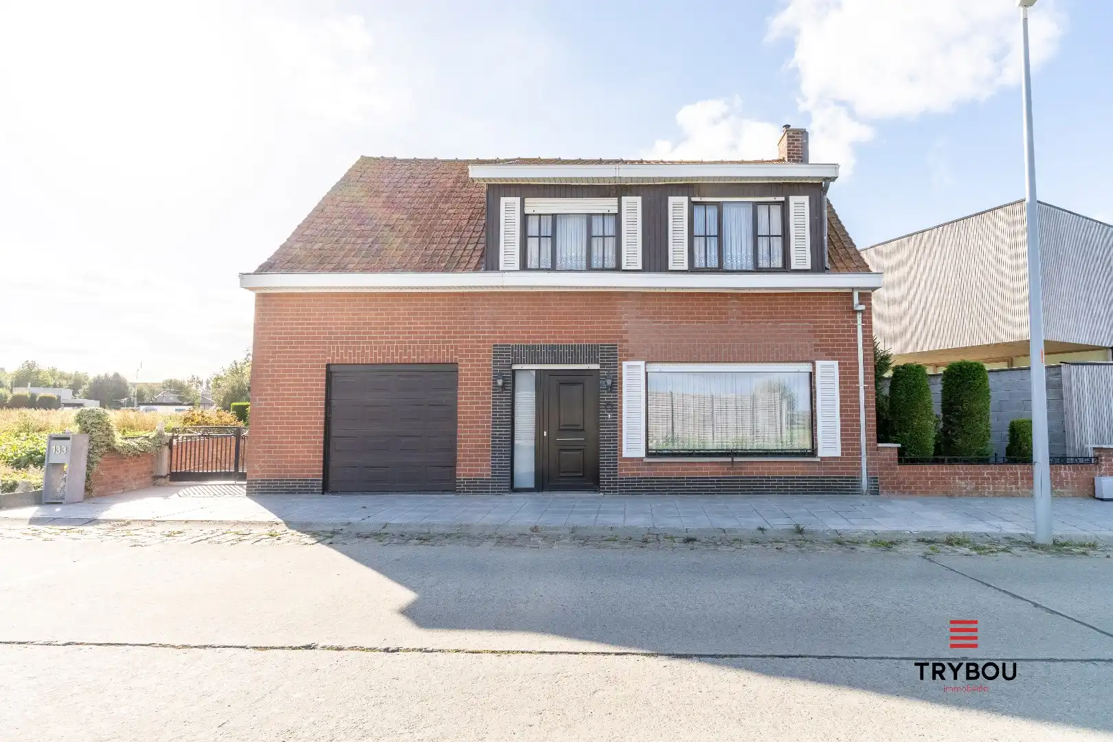 Verrassend ruime woning aan de rand van Houthulst op ruim perceel van 720m². foto 2