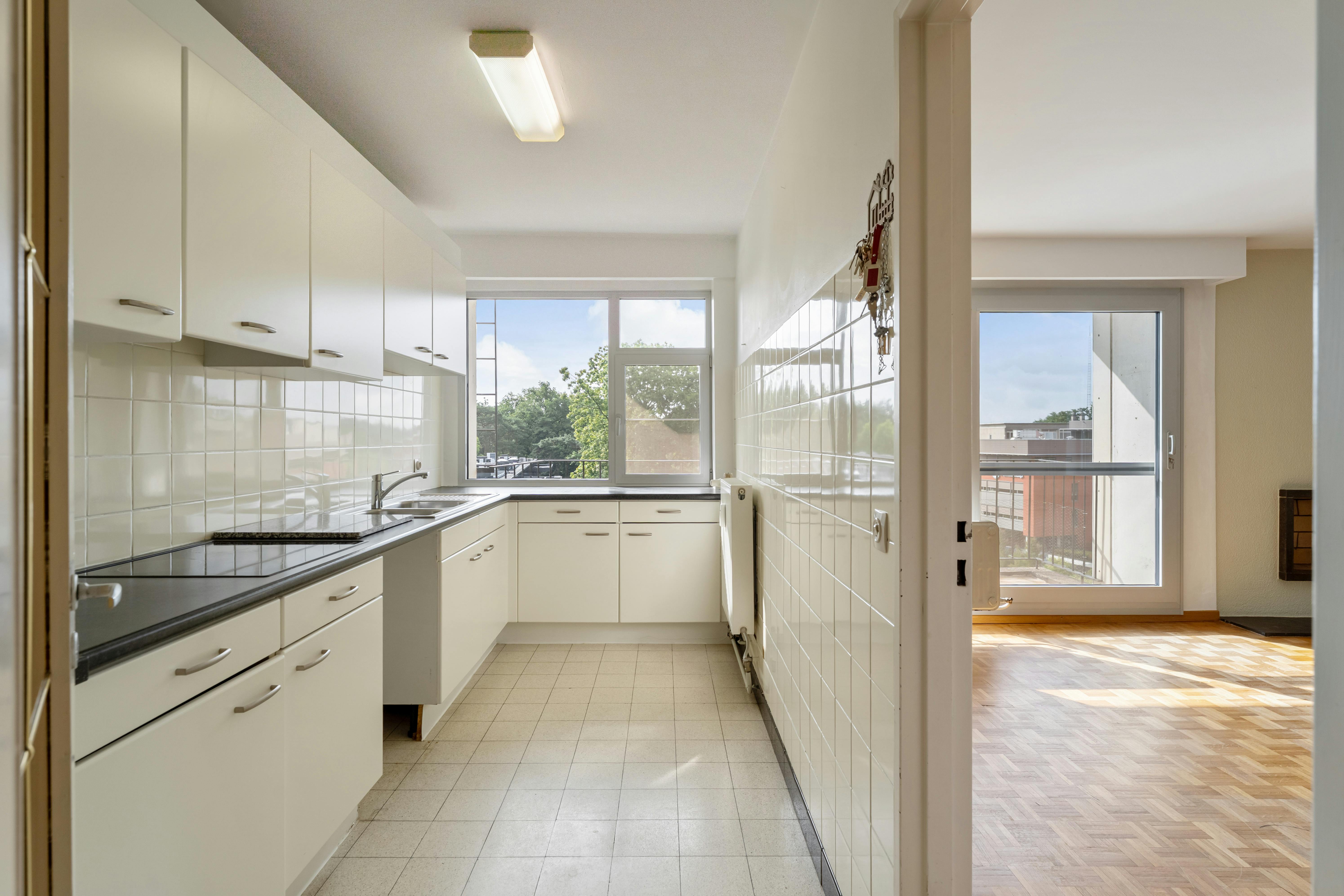 Ruim 3-slaapkamerappartement met terras en garagebox in hartje Genk foto 7