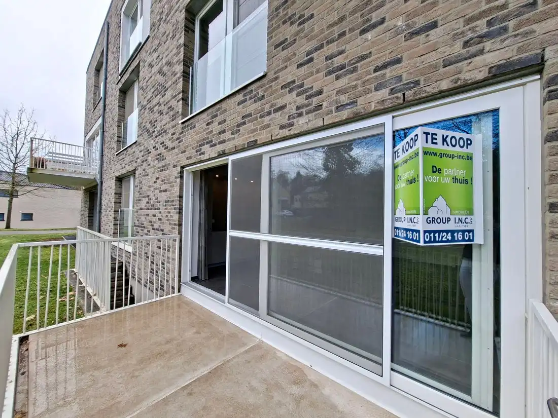 Modern en stijlvol gelijkvloers appartement net buiten Genk centrum foto 2