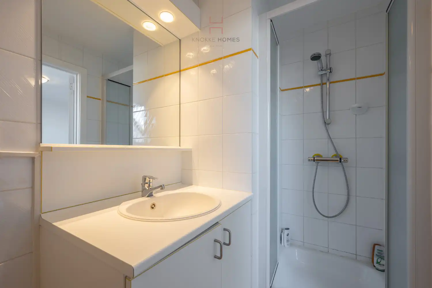 Licht en ruim duplexappartement met zonovergoten terras in Heist foto 24