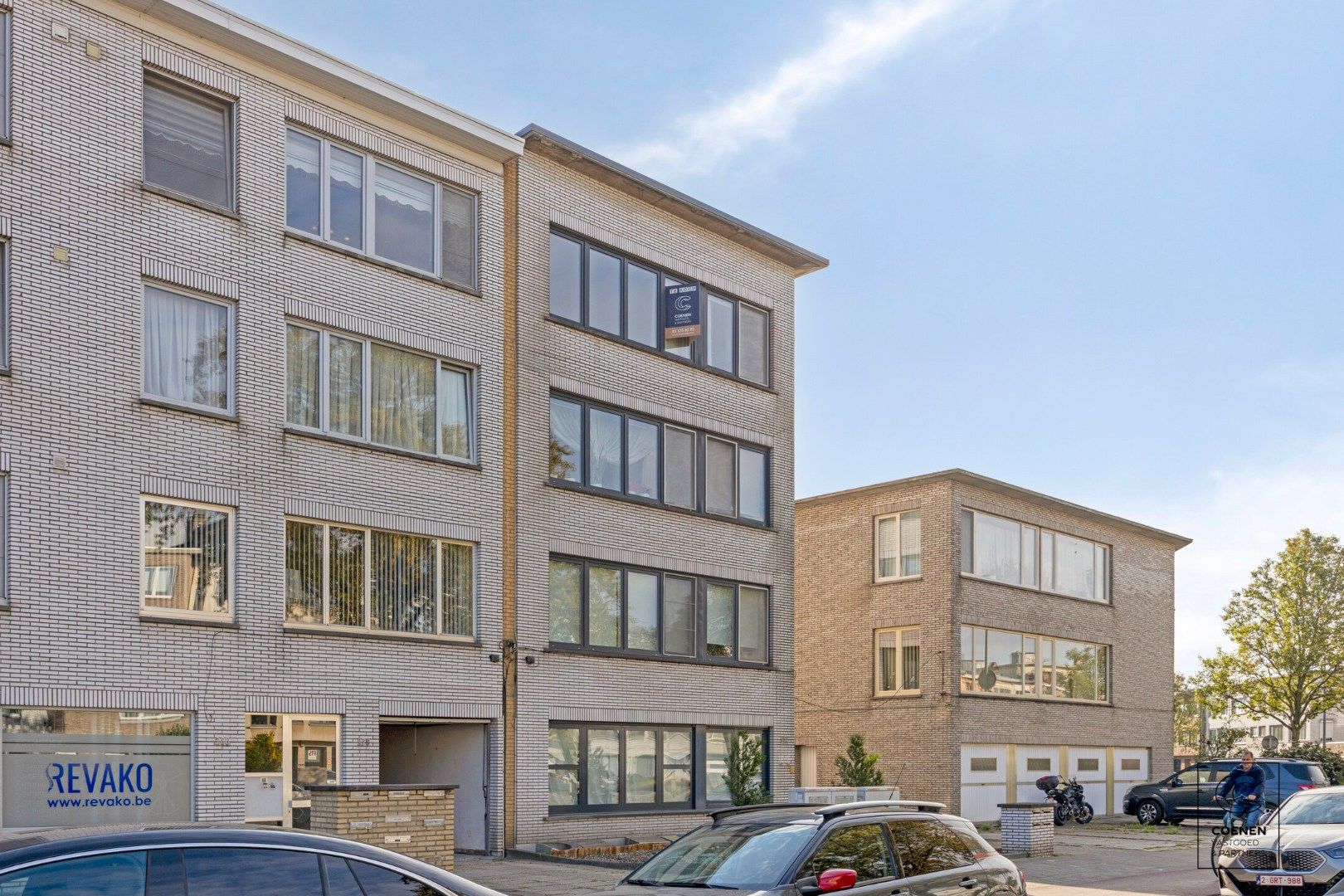 Hoofdfoto van de publicatie: Ruim appartement van 104 m² met drie slaapkamers op centrale ligging te Merksem!