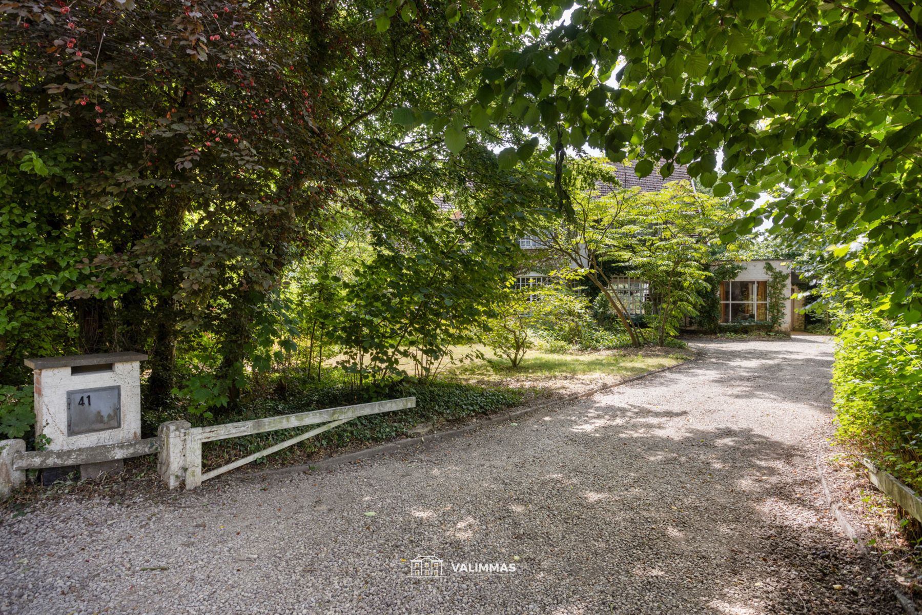 Uniek gelegen en zeer ruime doktersvilla met mooie tuin .... foto 3