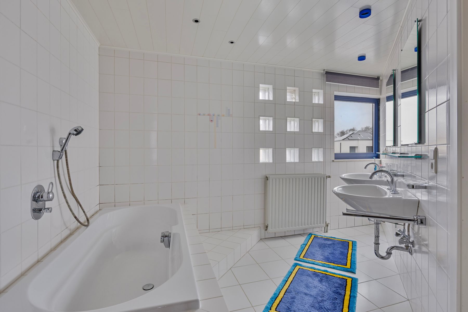 Ruime gezinswoning met 3 slaapkamers op een groot perceel foto 24