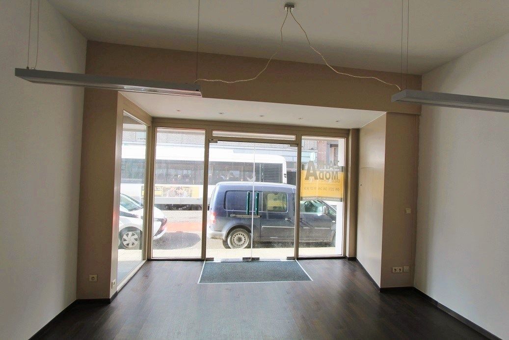 Handelspand met achterliggende studio op ideale locatie! foto {{pictureIndex}}