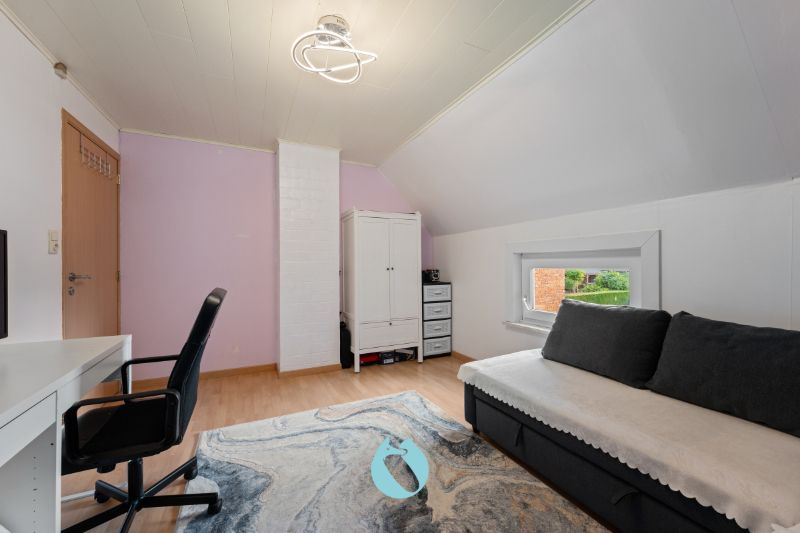 Rustig gelegen starterswoning met grote tuin foto 12