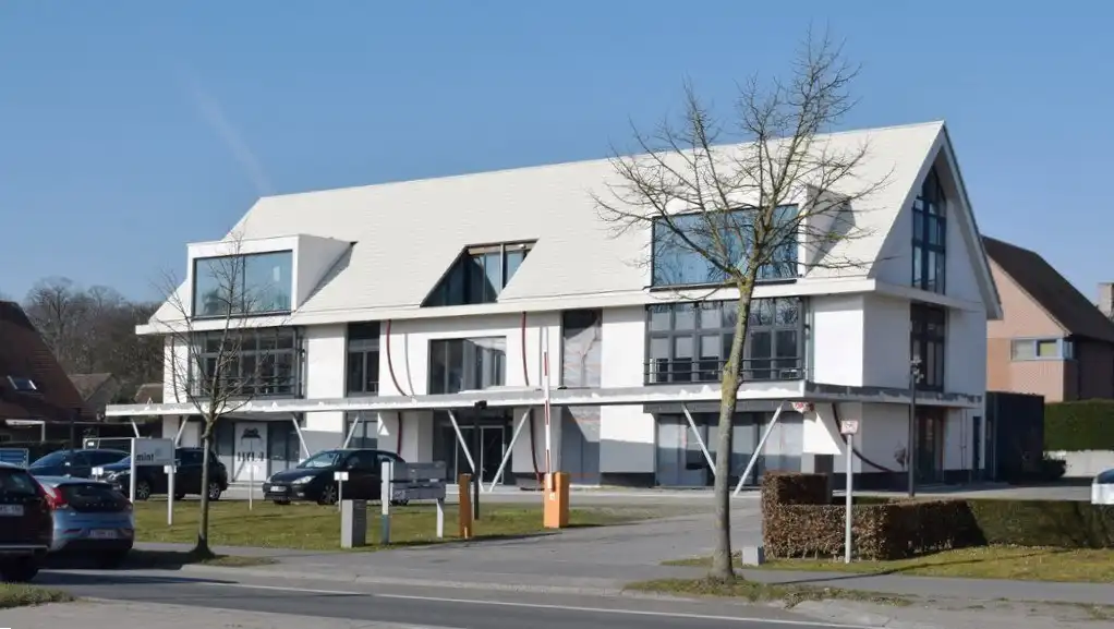 Lichtrijk kantoor te huur op zichtlocatie te Sint-Martens-Latem foto 25