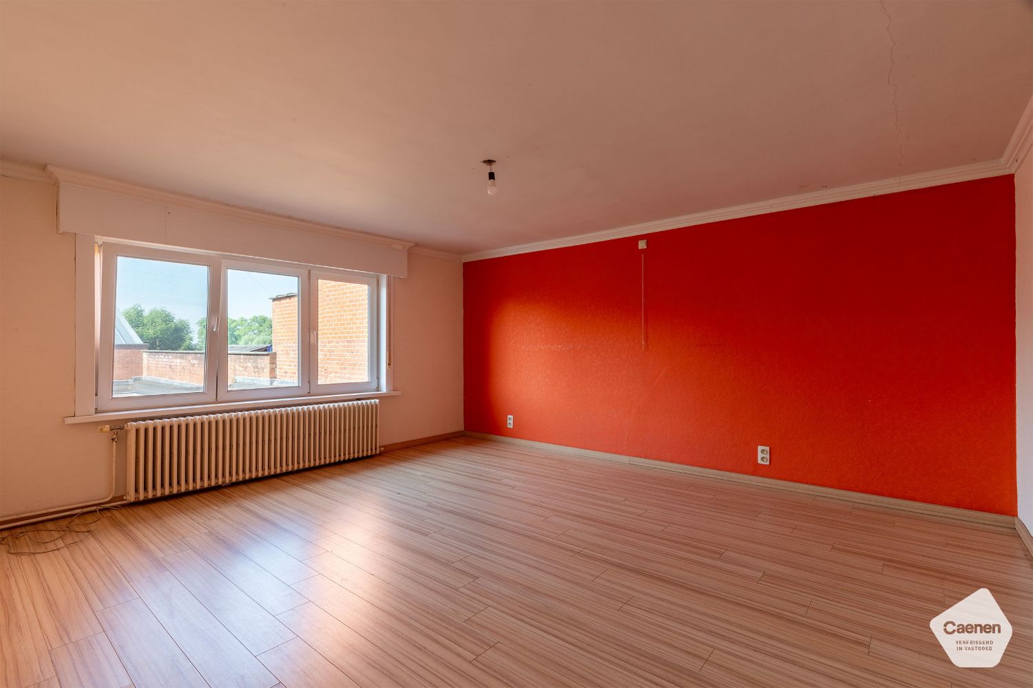 ZEER RUIME HALF-OPEN WONING met 4 slaapkamers en LOODS van 240m² foto 15