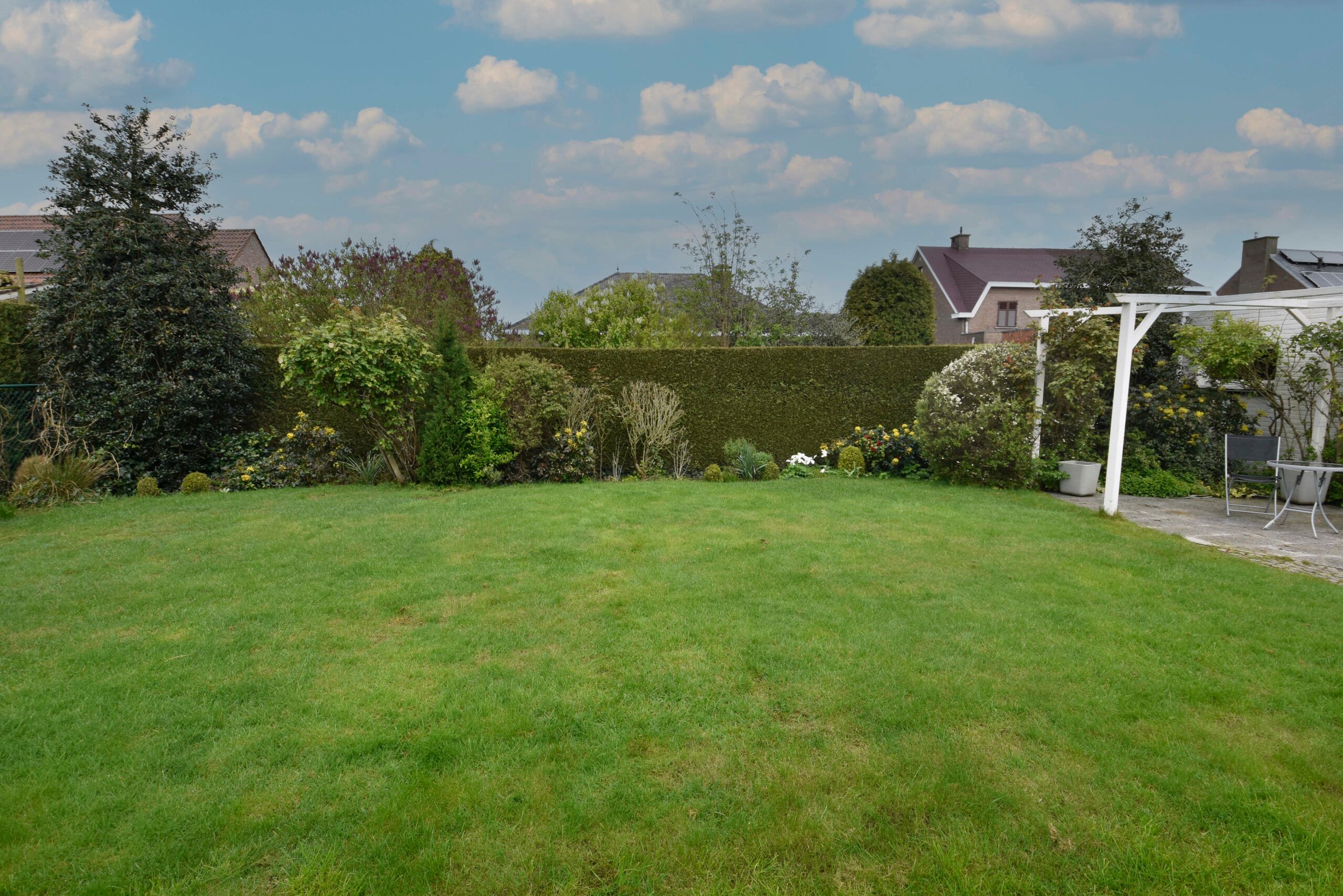 Stijlvolle bungalow met een prachtige tuin in het rustige Kieldrecht. foto 3