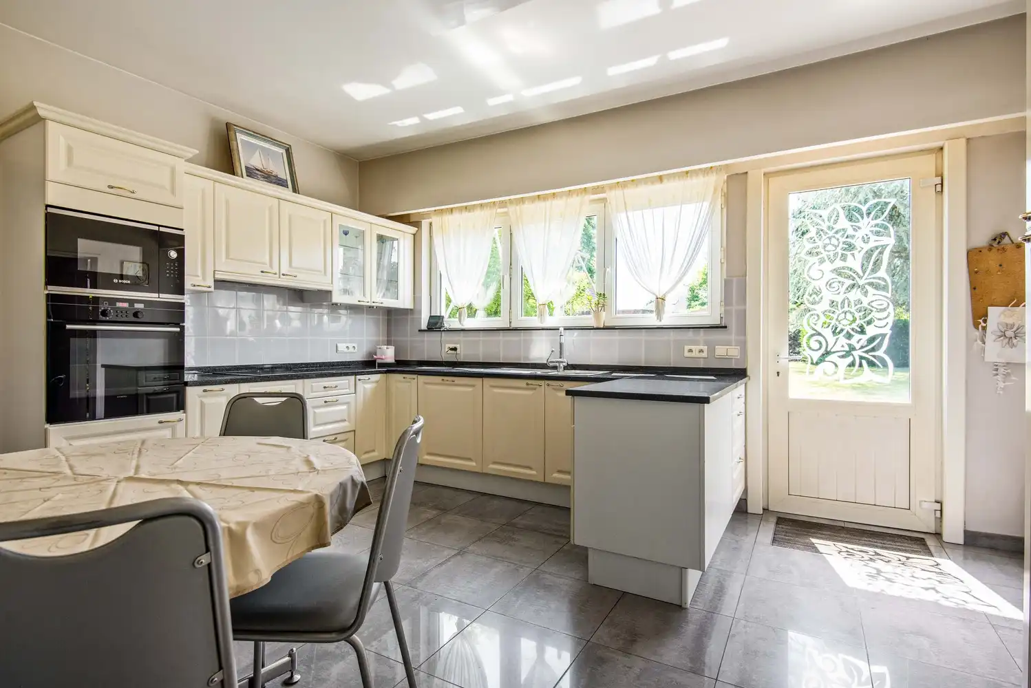 Charmante villa met 4 slaapkamers op toplocatie in Wommelgem! foto 15