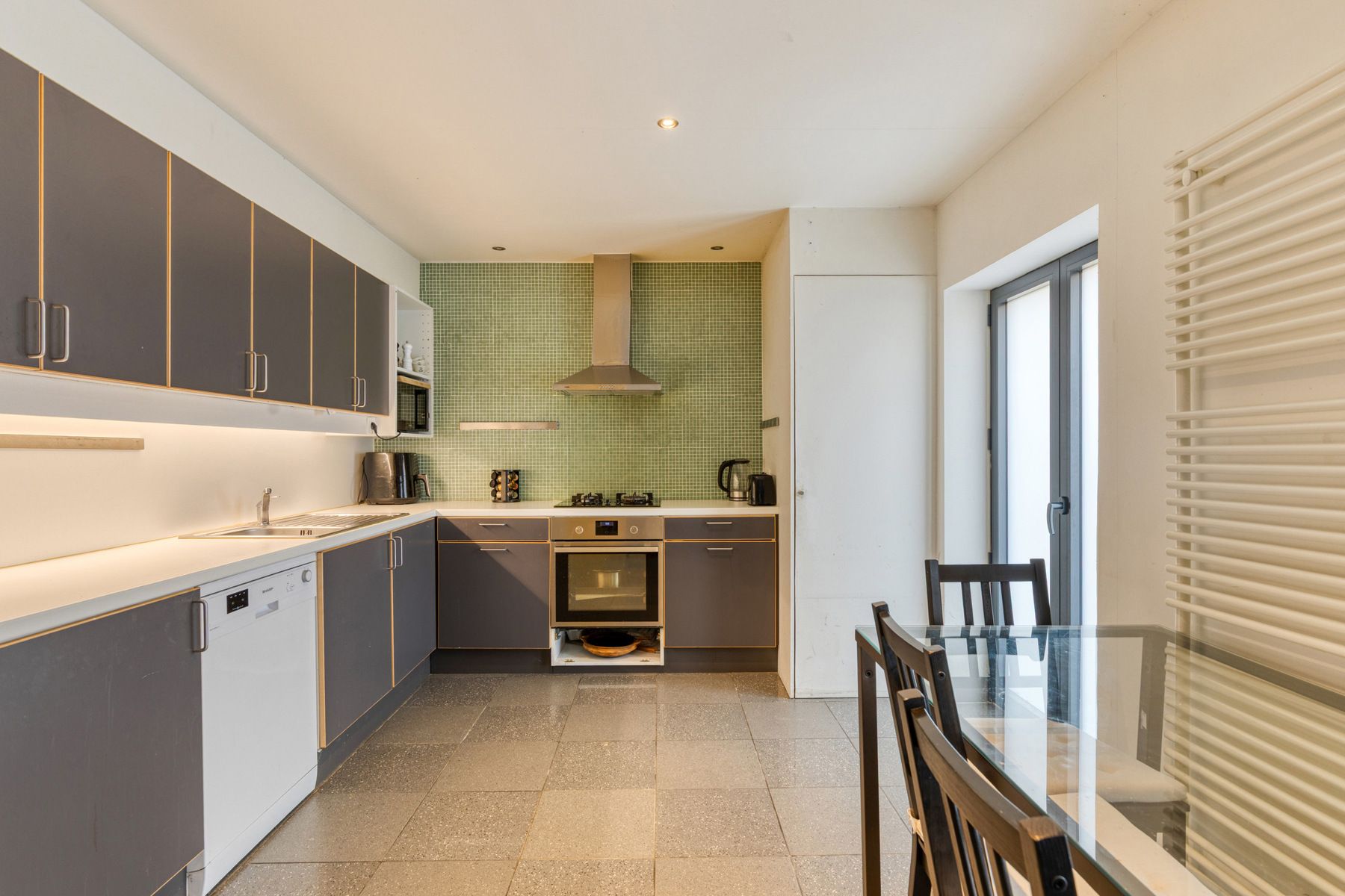 Instapklare woning met 1 slaapkamer, tuin en garage! foto 9