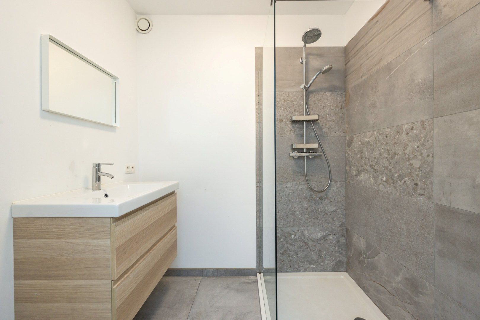 Gerenoveerd (2017) appartement (165m²) met 3 a 4 slpk en terras! foto 4