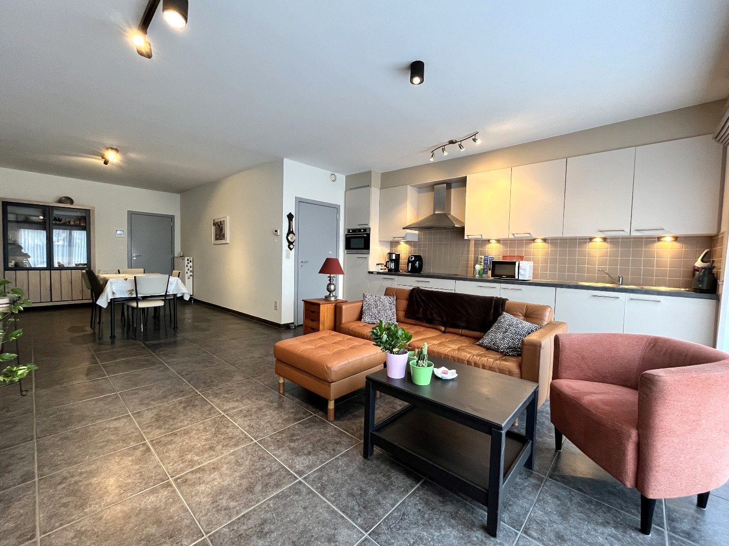 Comfortabel 2 slpk-appartement met terras en garage foto 4