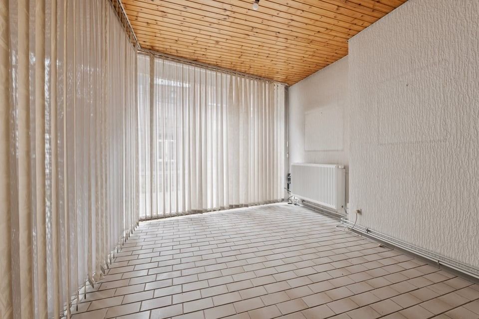 HANDELSRUIMTE TE KOOP IN HET CENTRUM VAN SINT-TRUIDEN foto 4