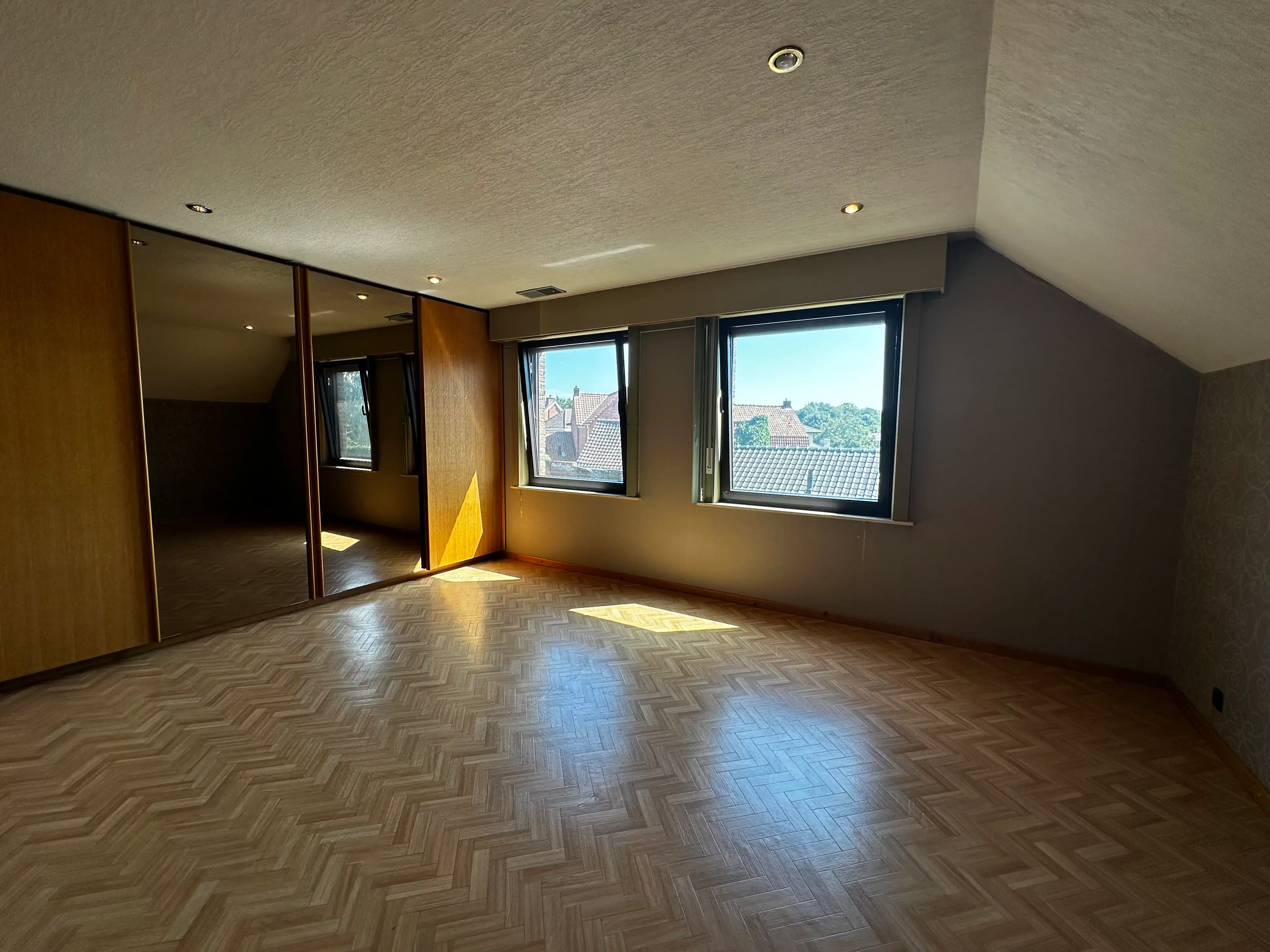 Ruime en lichtrijke woning te huur in het rustige Knesselare foto 19