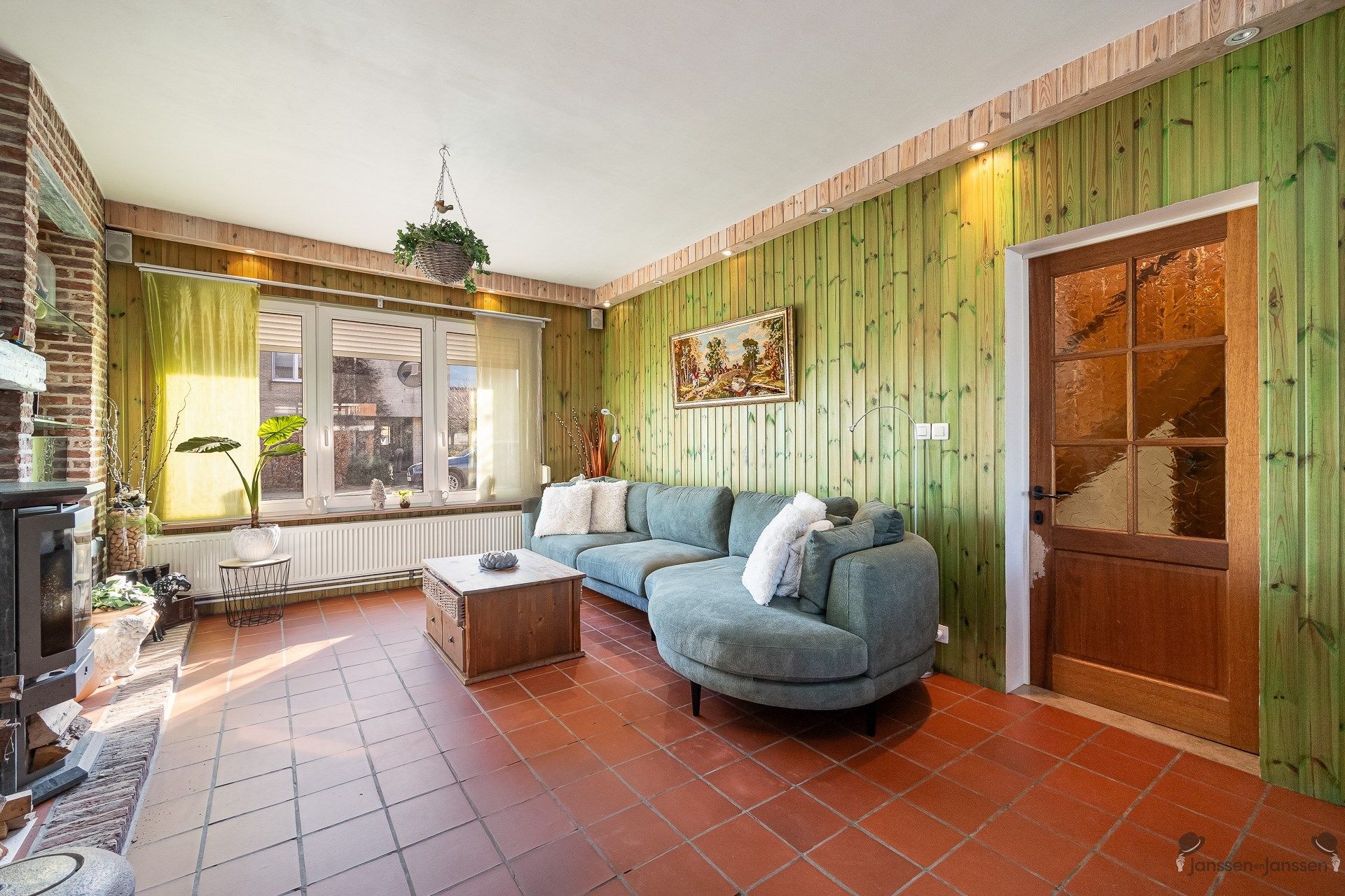 Ruime woning met bijgebouw op een perceel van 497m². foto 4