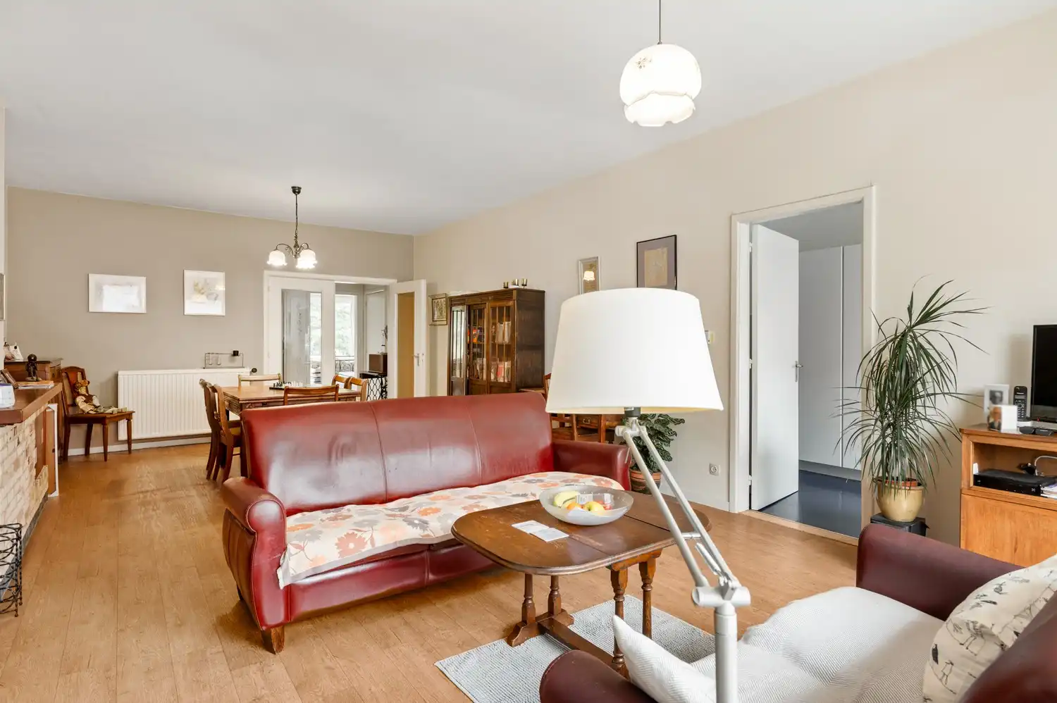 Groot 2 slaapkamer appartement met terras in een doodlopende straat in het centrum van Wijnegem! foto 4