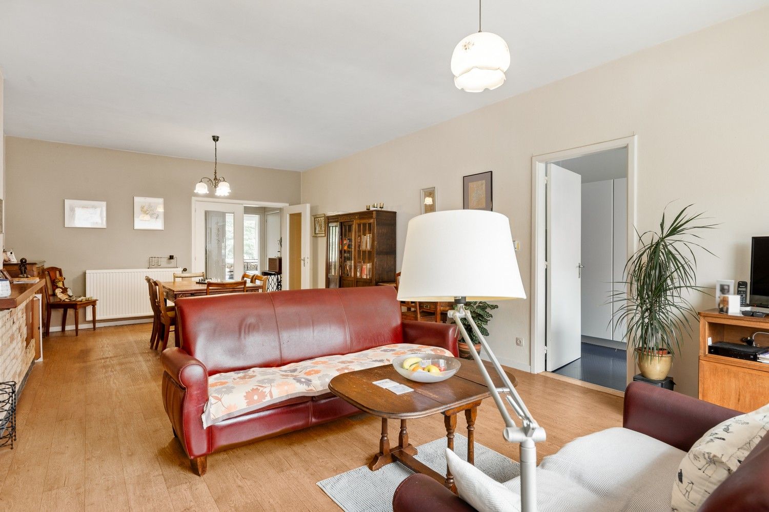 Groot 2 slaapkamer appartement met terras in een doodlopende straat in het centrum van Wijnegem! foto 4