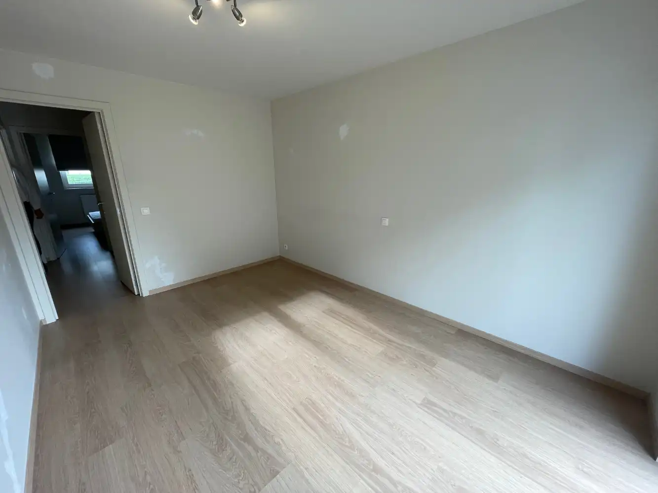 Gelijkvloersappartement met twee slaapkamers en terrasje dichtbij het centrum van Blankenberge. foto 13