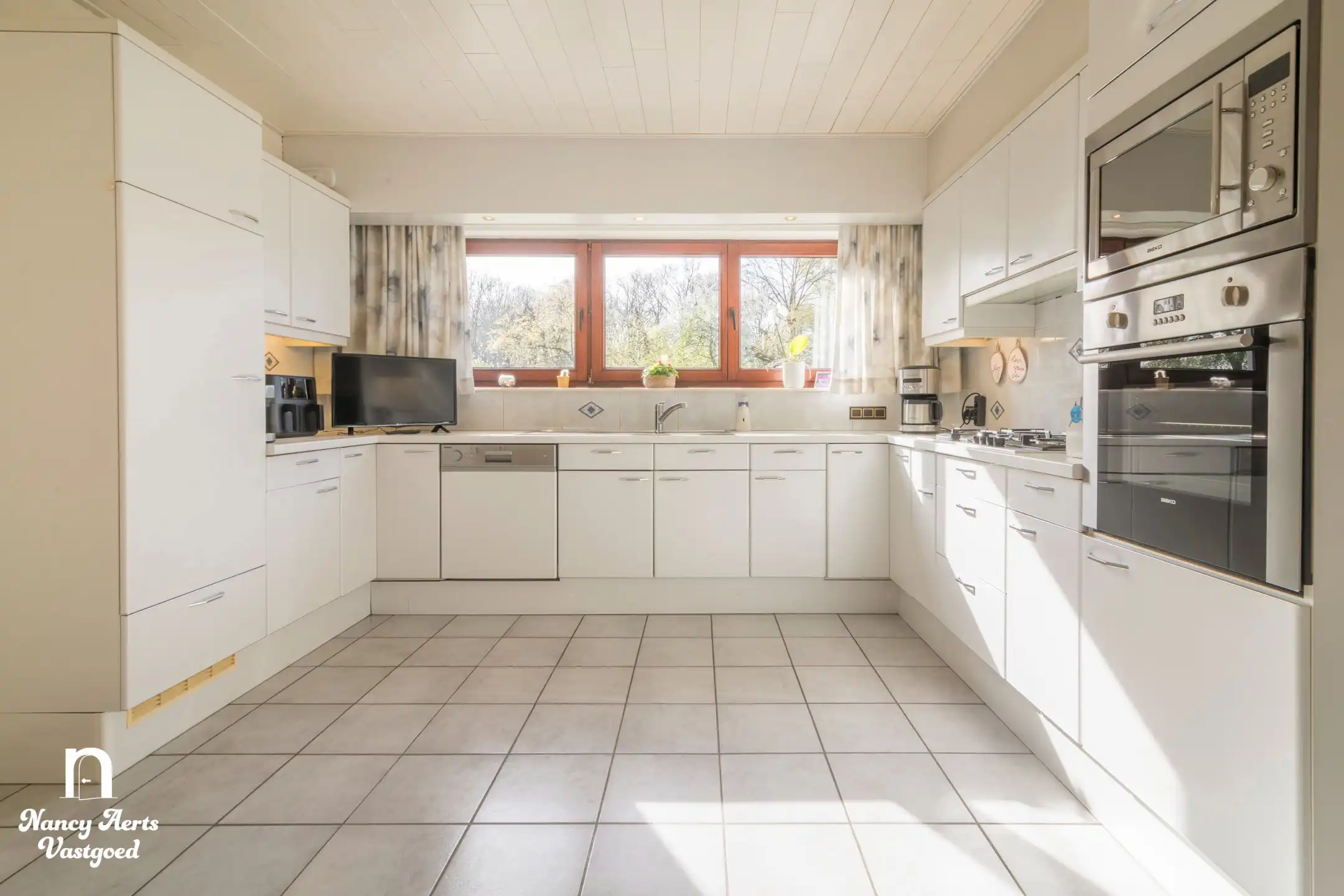 Ruime woning met multifunctionele kelder en prachtige tuin foto 10