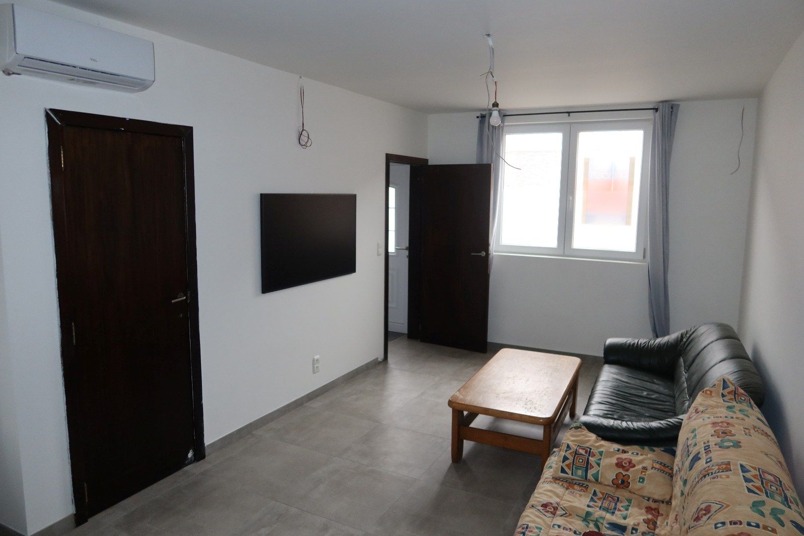 Karaktervol burgerhuis met 2 slk, tuin en achteruitgang met garage foto 3